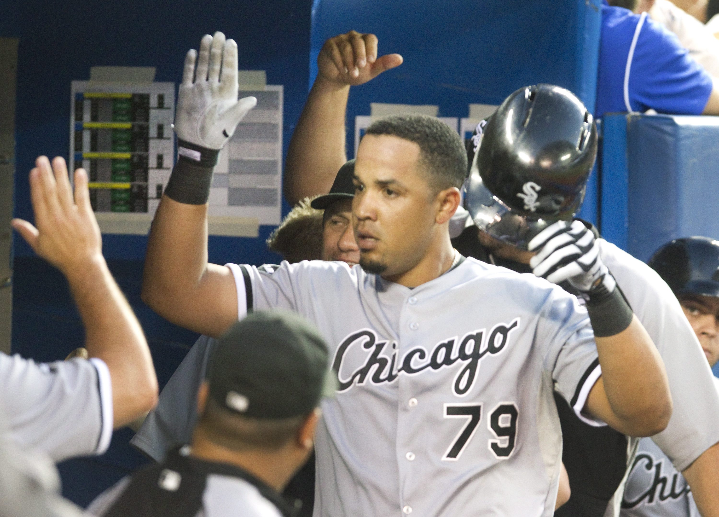Abreu homers twice, White Sox beat Blue Jays 5-4