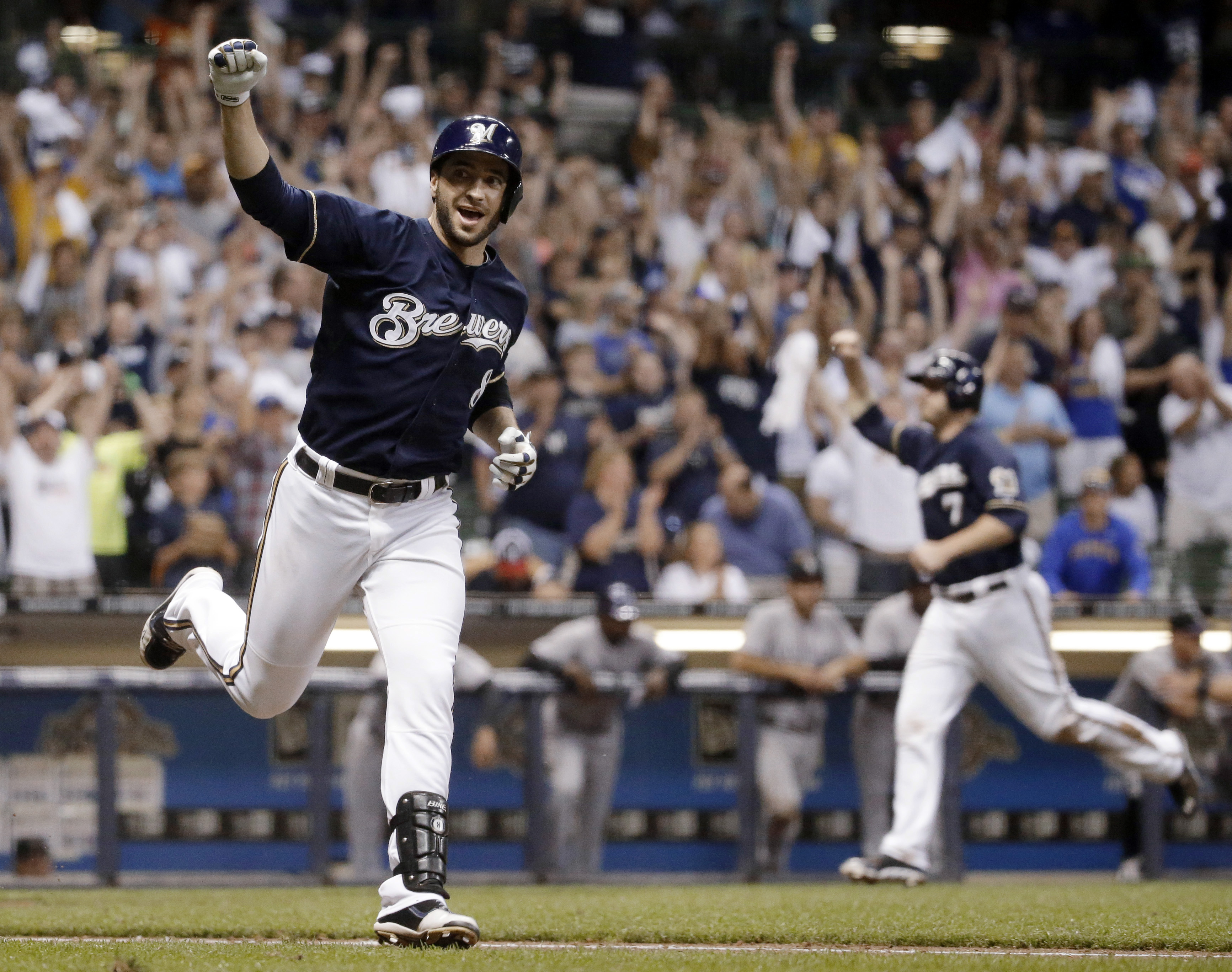 Braun's single in 9th sends Brewers by Rockies 3-2