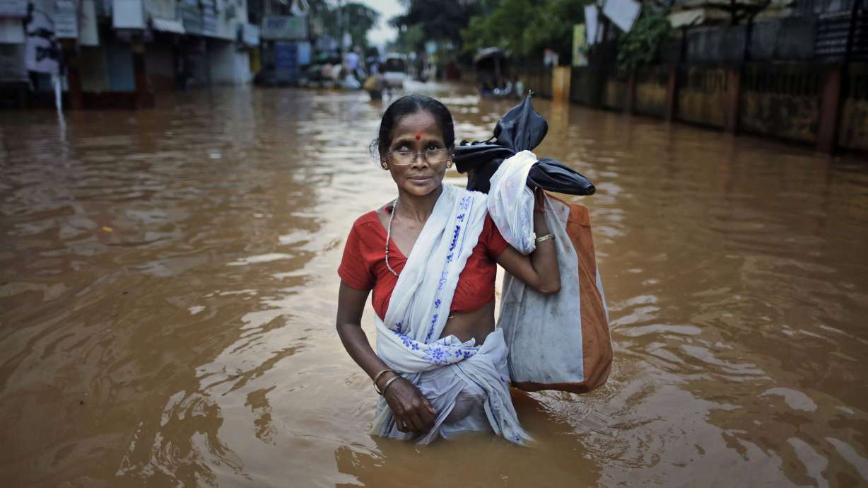 Monsoon floods kill 11 in India, maroon thousands