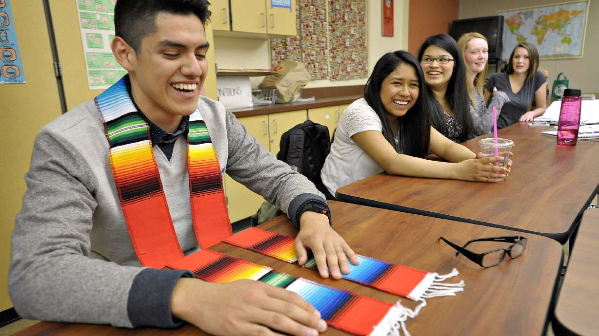 States encourage bilingualism with diploma seals