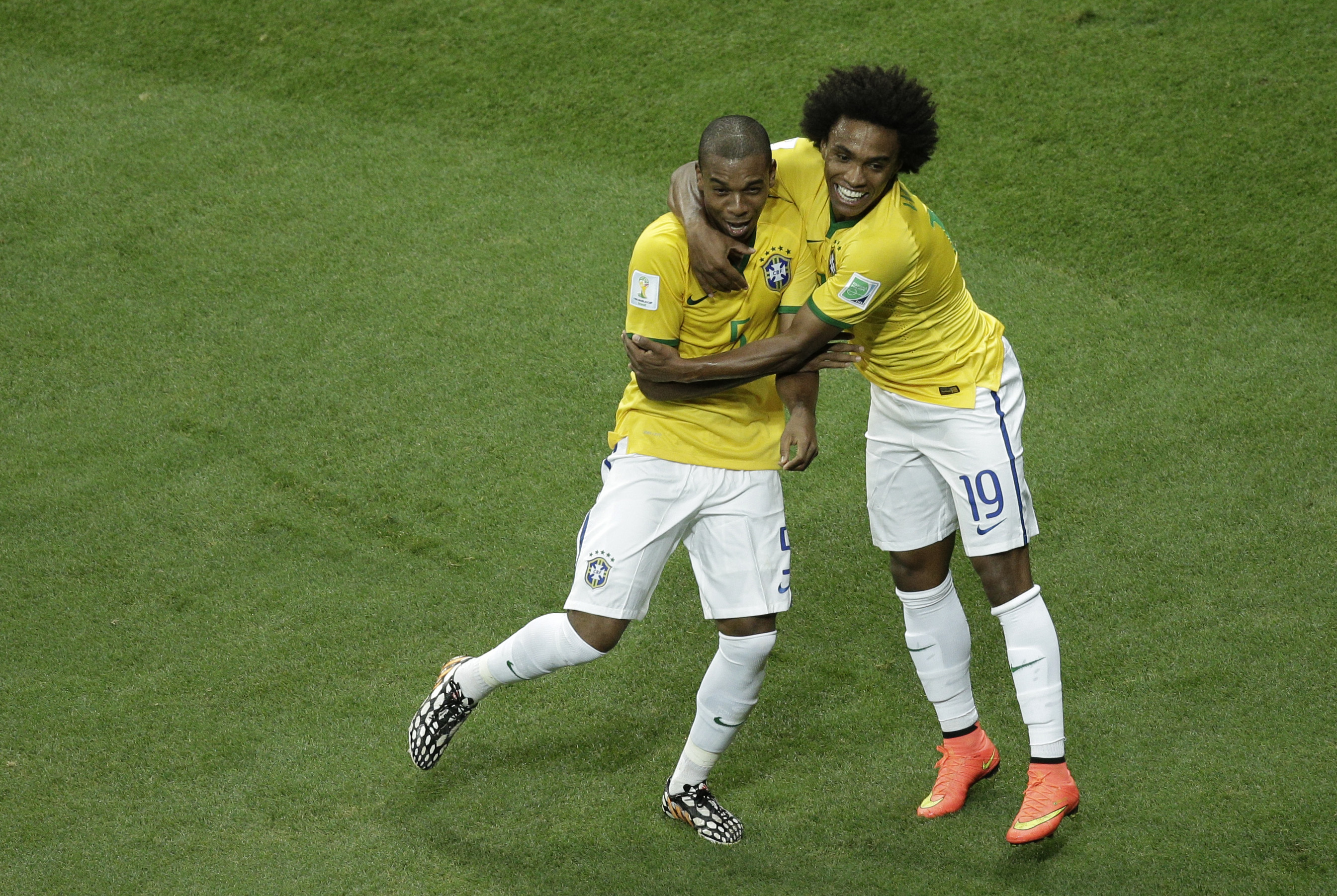 David Luiz starts for Brazil, Vidal for Chile