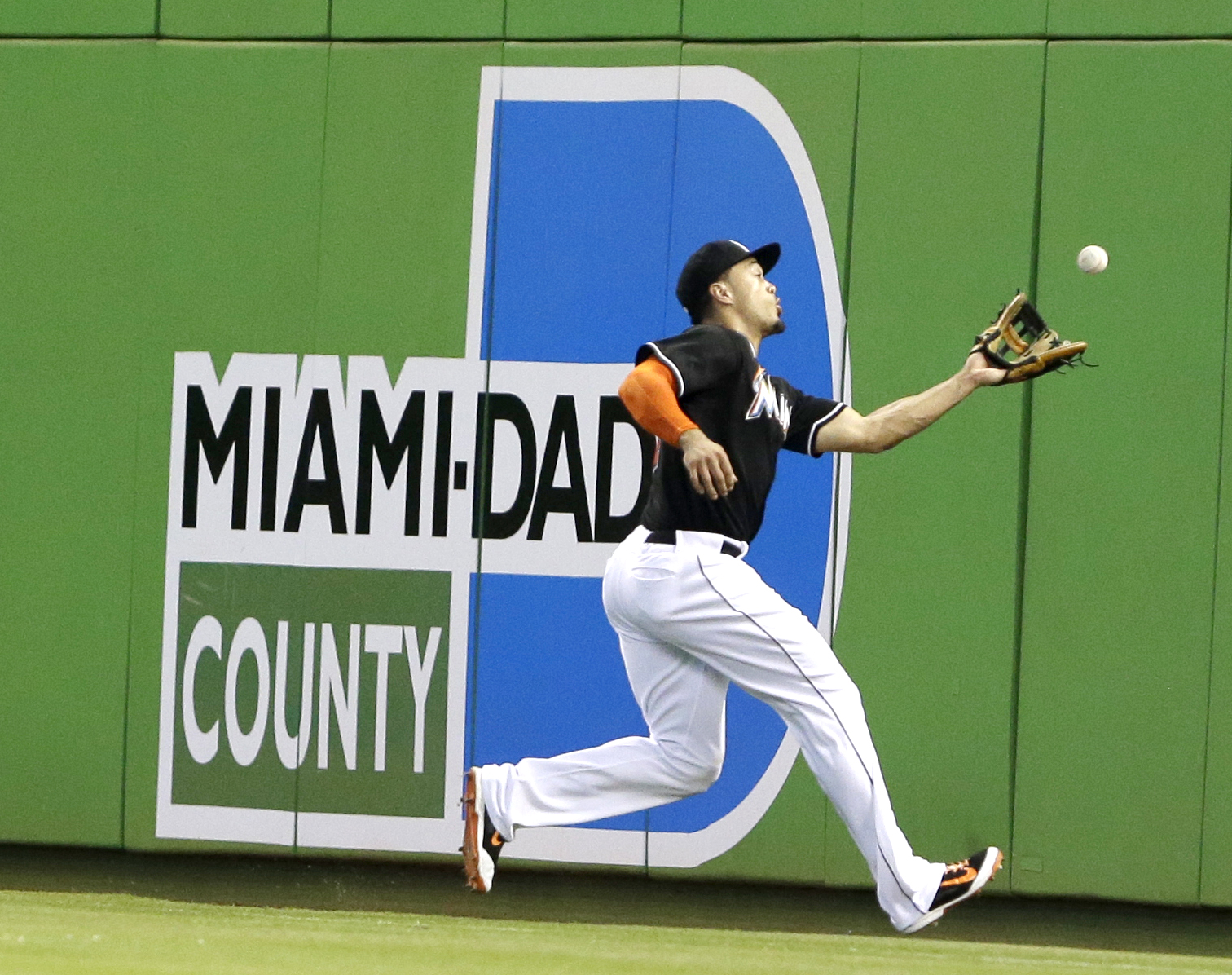 Athletics beat Marlins 7-6 in 14 innings