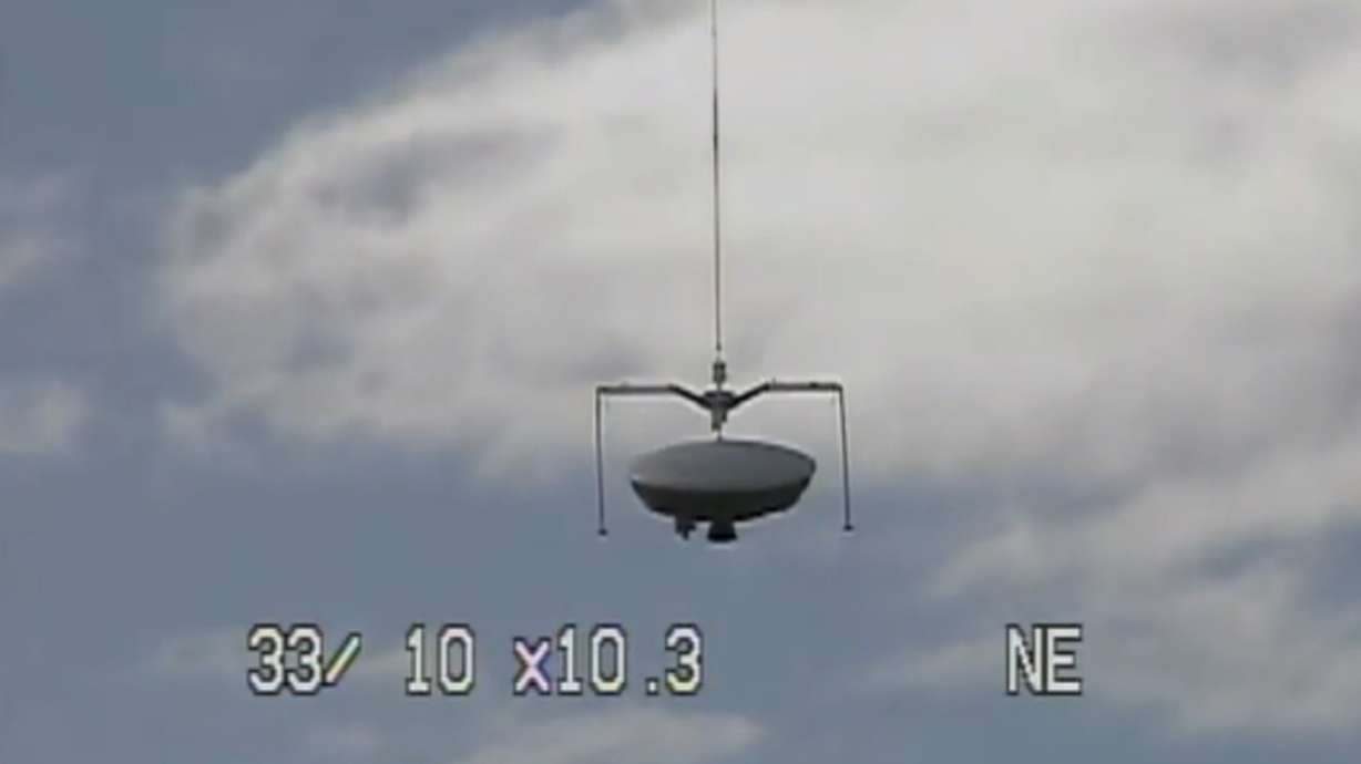 Mars 'flying saucer' splashes down after NASA test