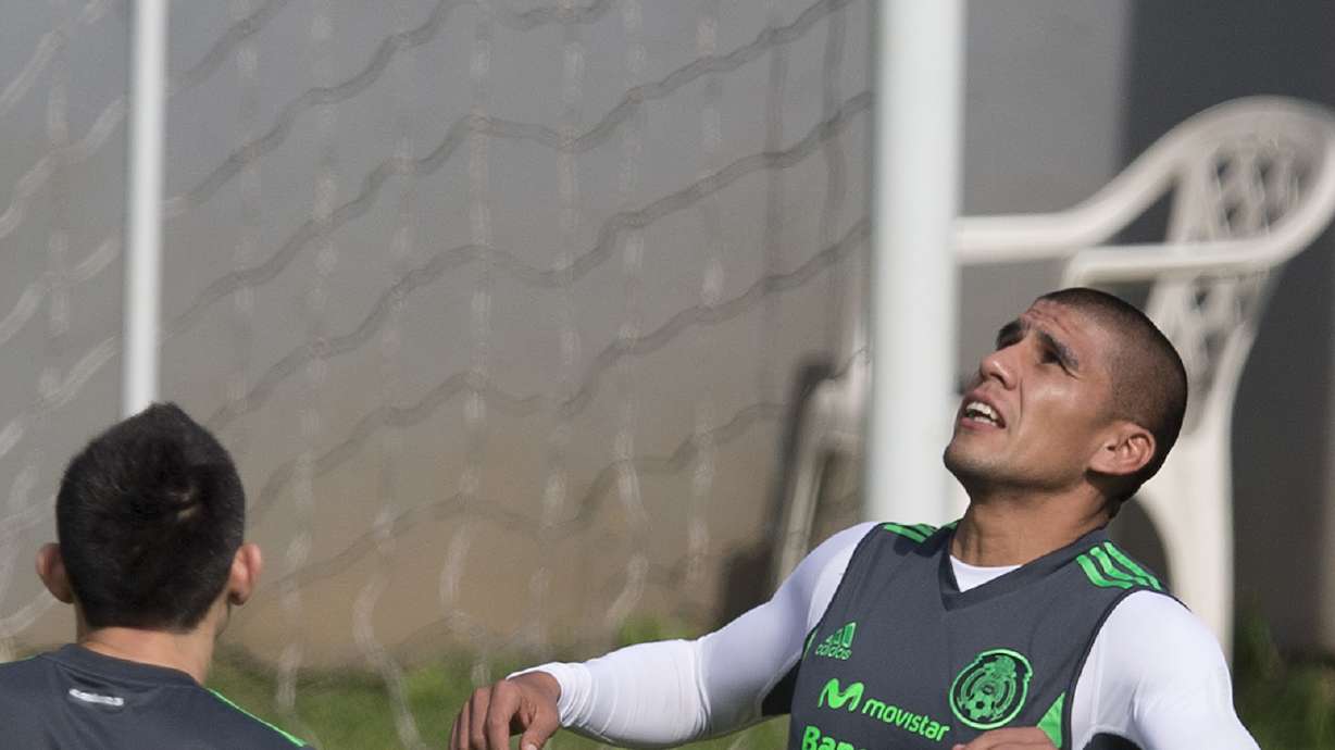 Van Persie back for Netherlands against Mexico