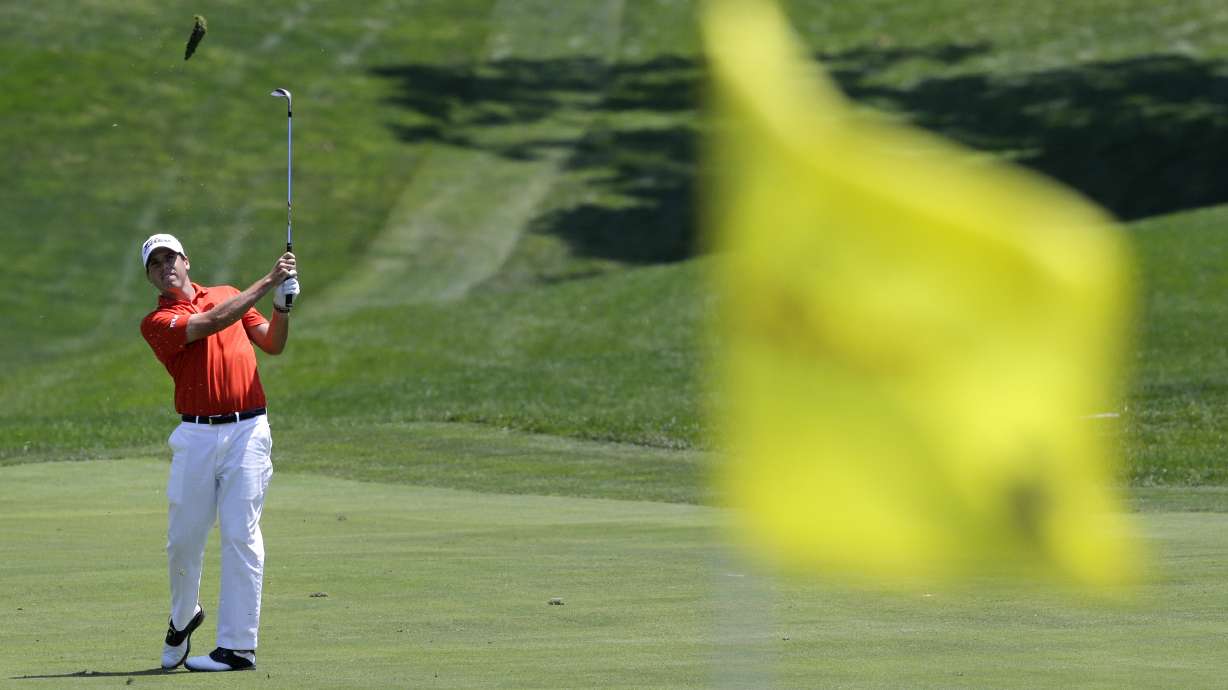 Rose overcomes late mistake at Congressional