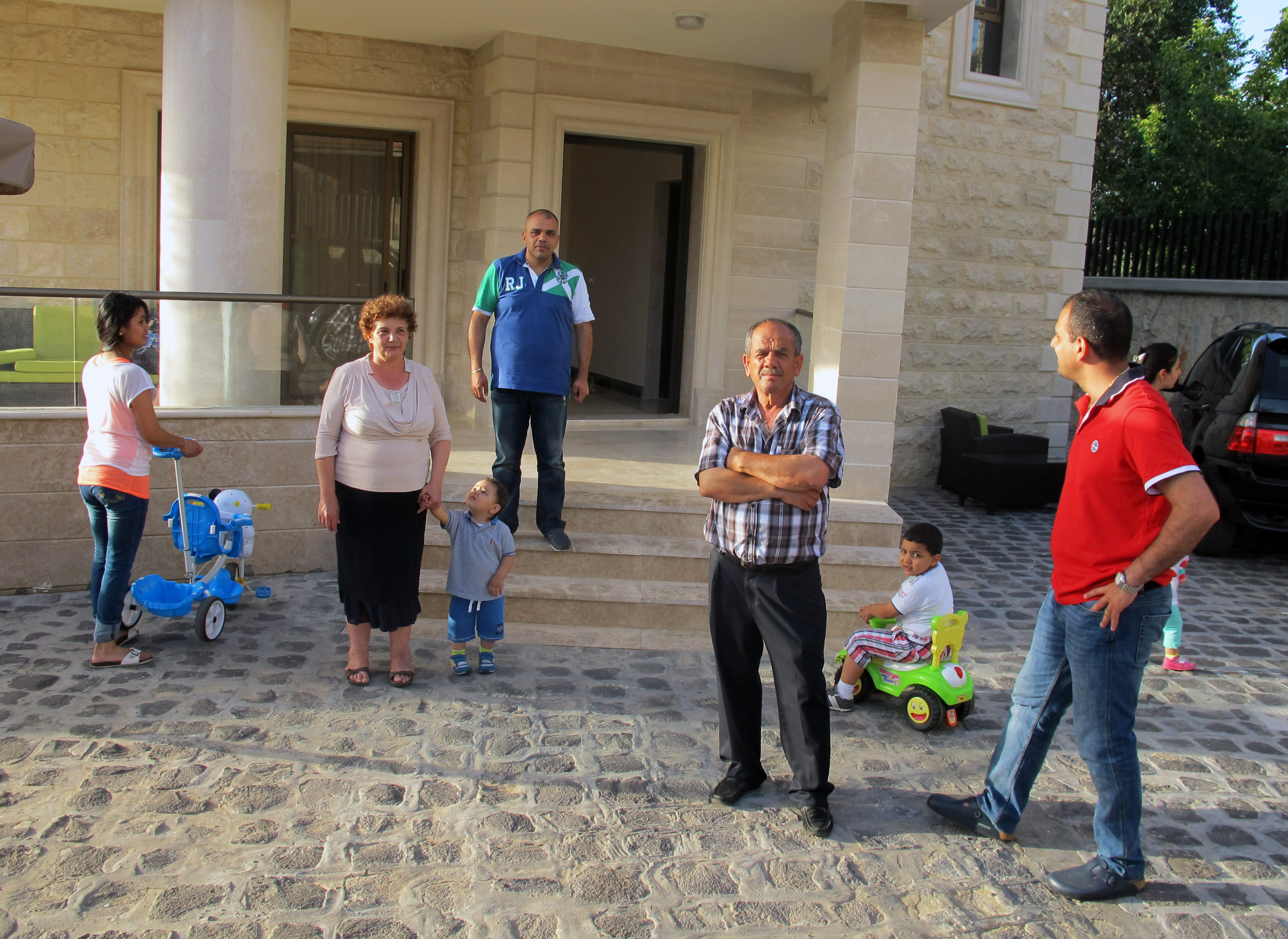 Lebanese cheer Mexico defender of Lebanese origin