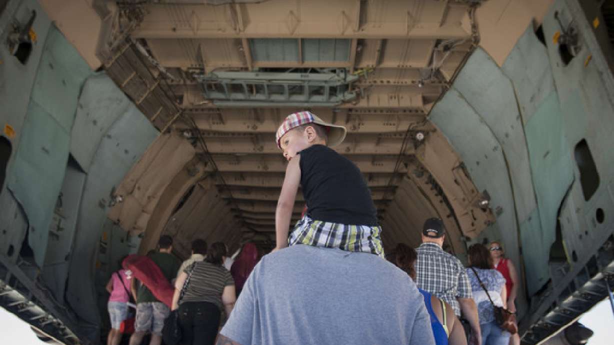 Air show draws 300K Utahns