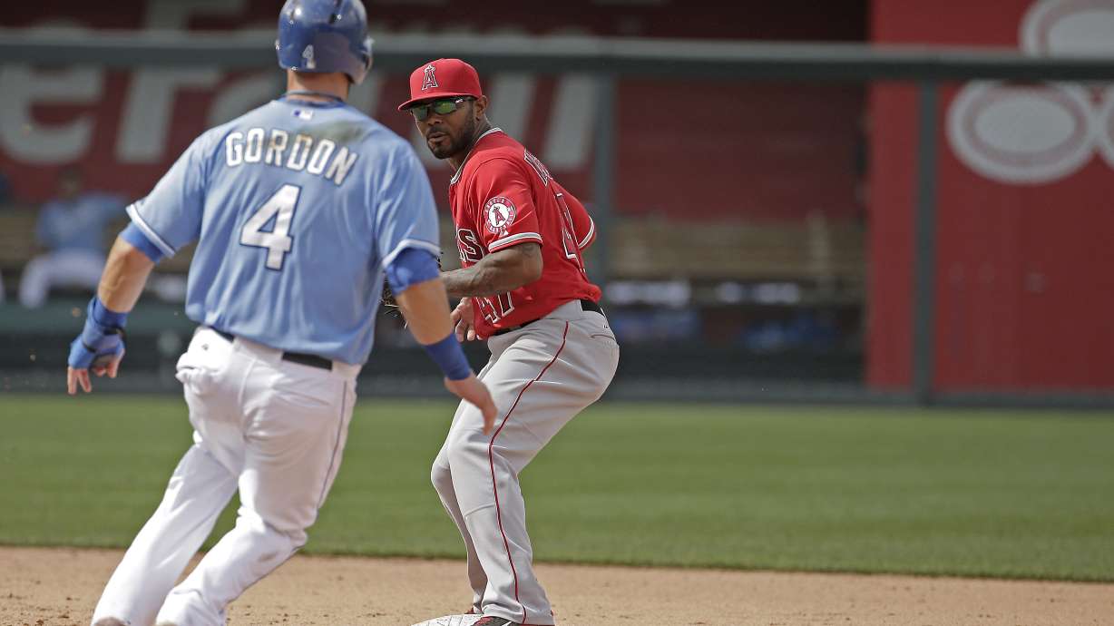Angels lose to Royals, Pujols ailing