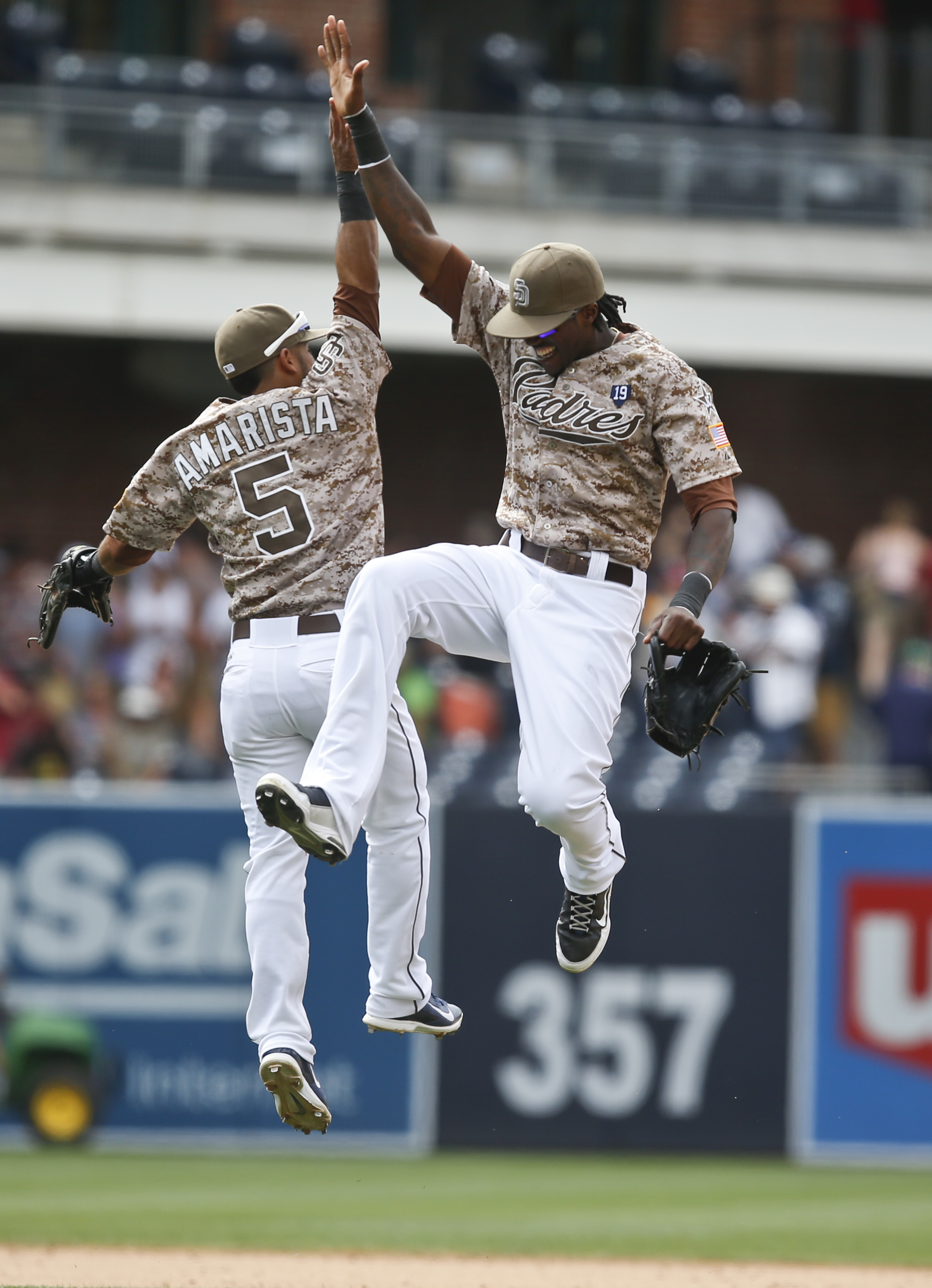 Goldschmidt draws 2 more walks in 2-1 loss