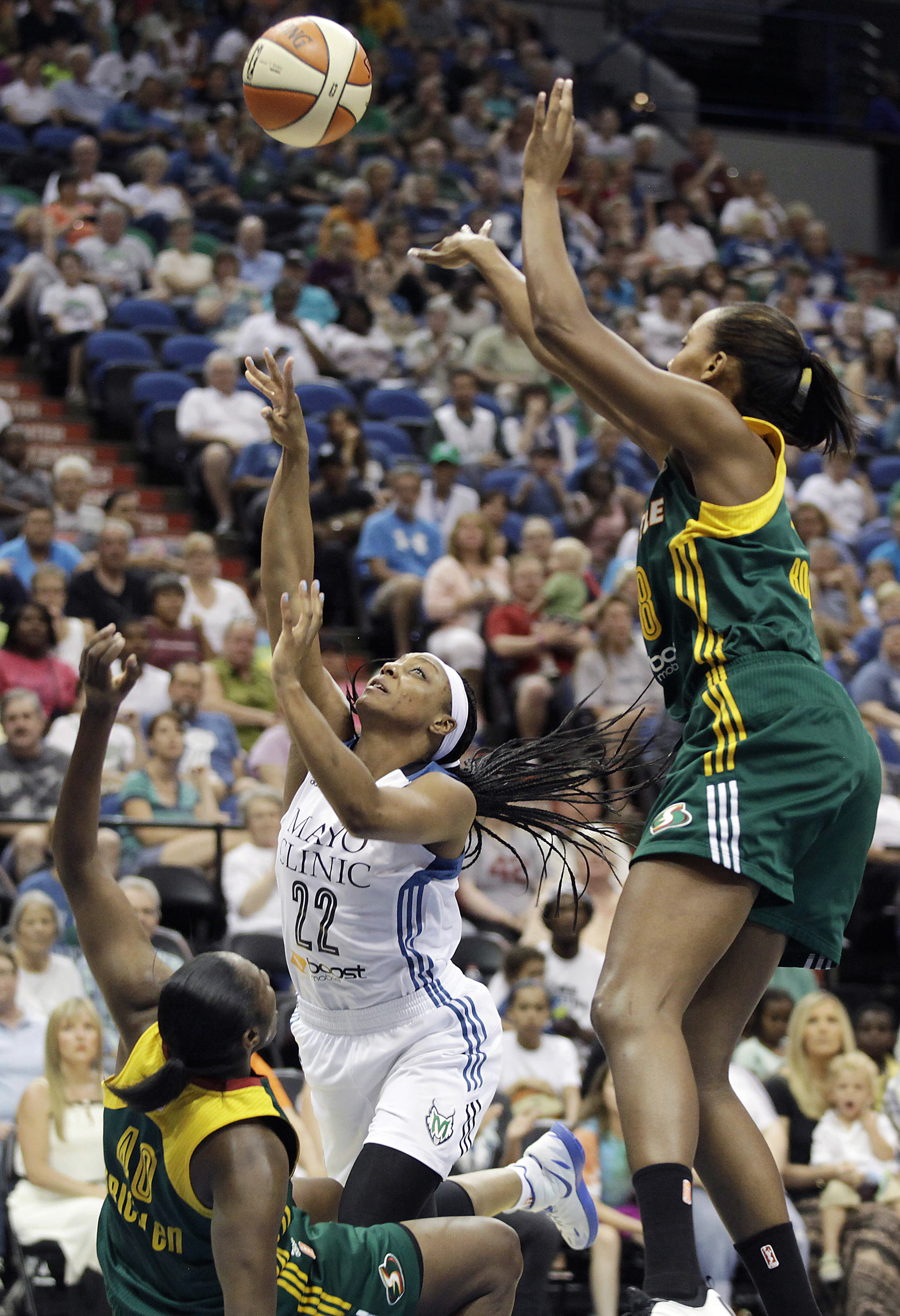 Lynx hang on to beat Storm, 74-69