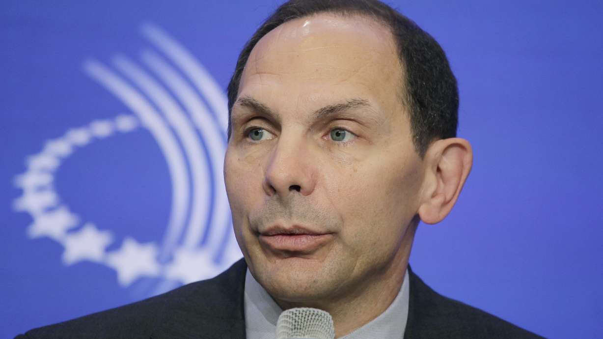 Obama lauds former CEO as right choice to fix VA