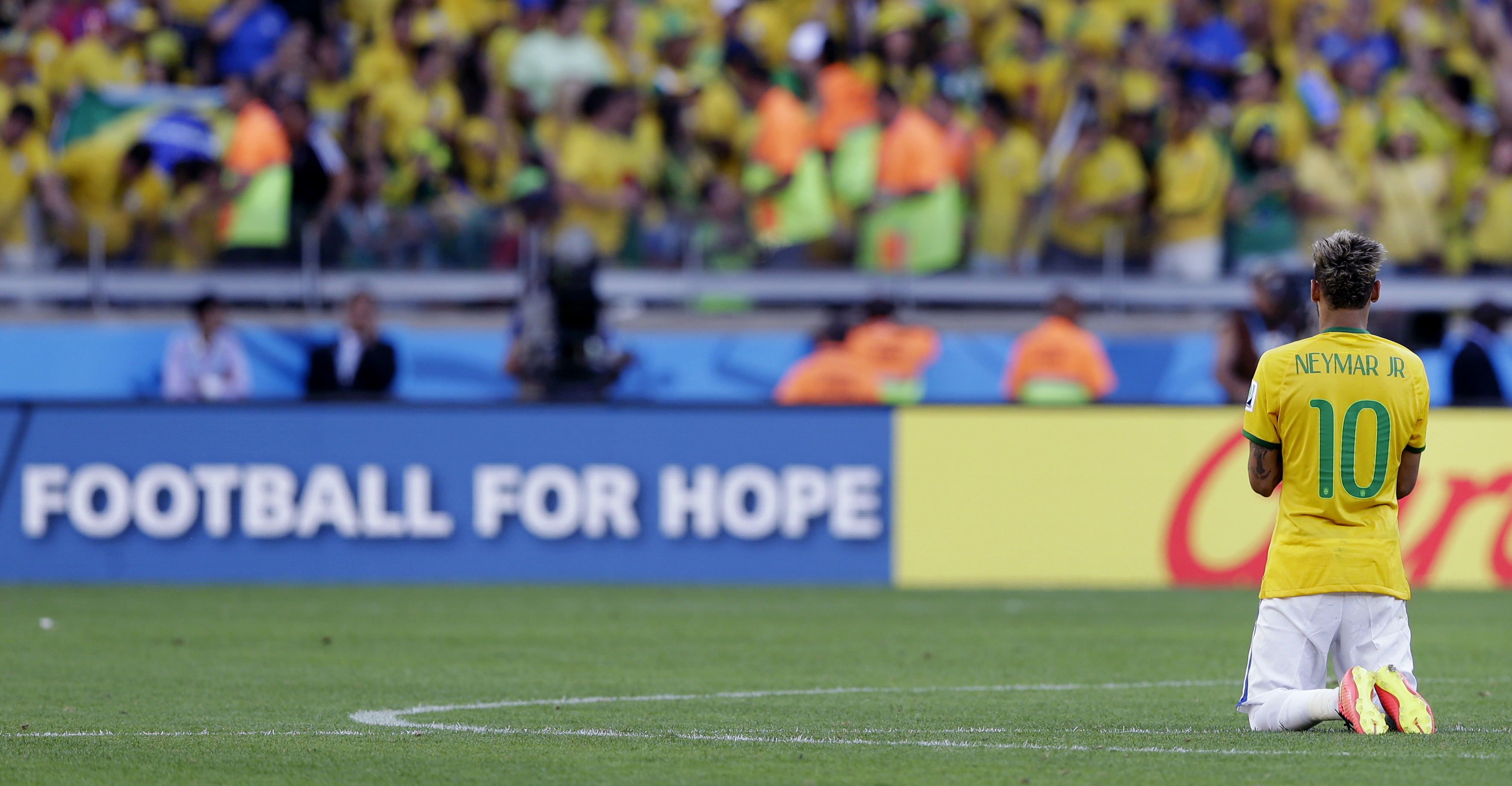 Scolari: Young Brazil squad feeling the pressure