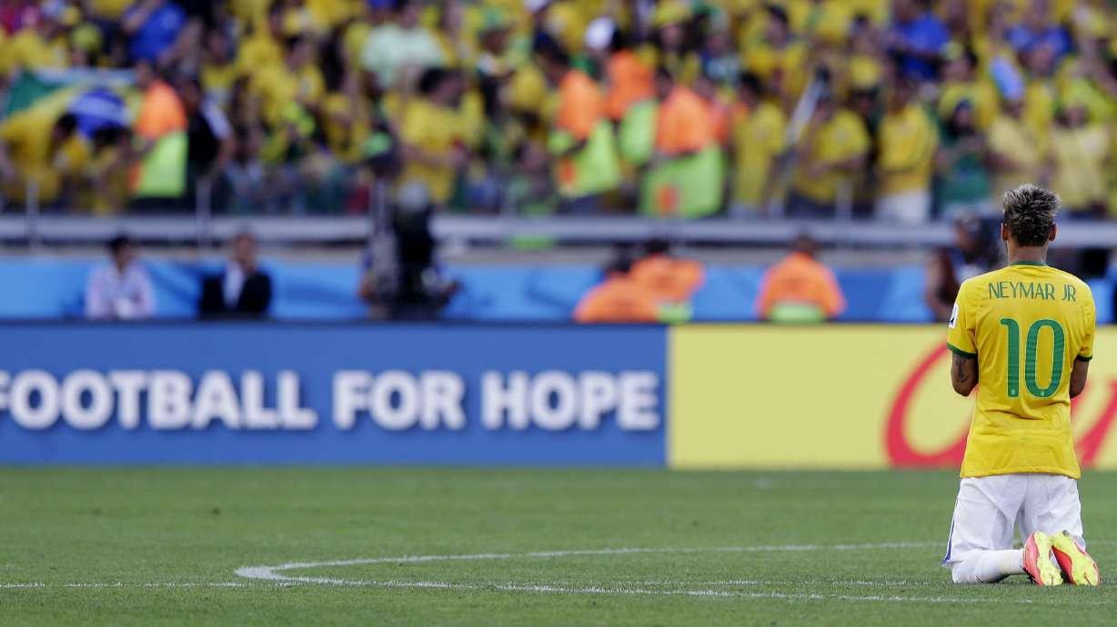 Scolari: Young Brazil squad feeling the pressure