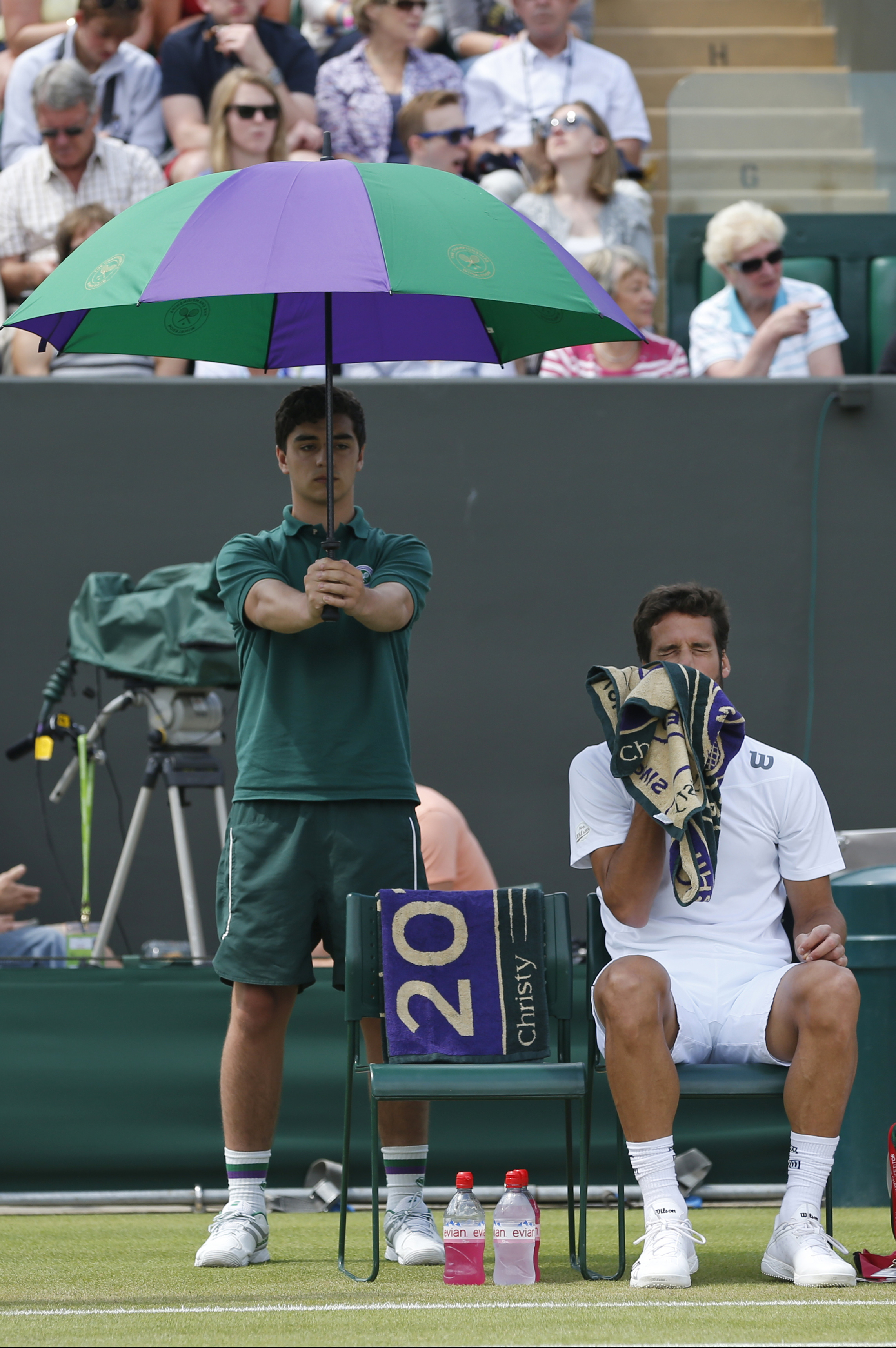 Despite 52 aces, Isner loses to Lopez at Wimbledon