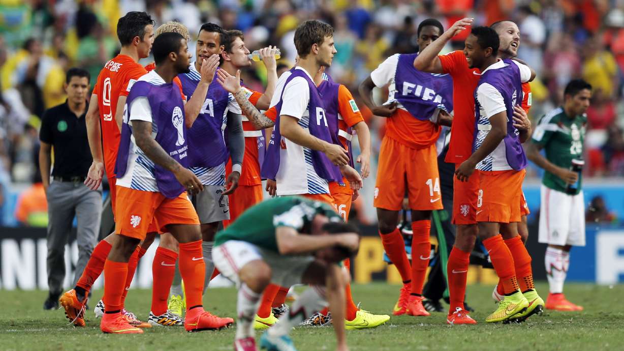Netherlands defense holding up well at World Cup