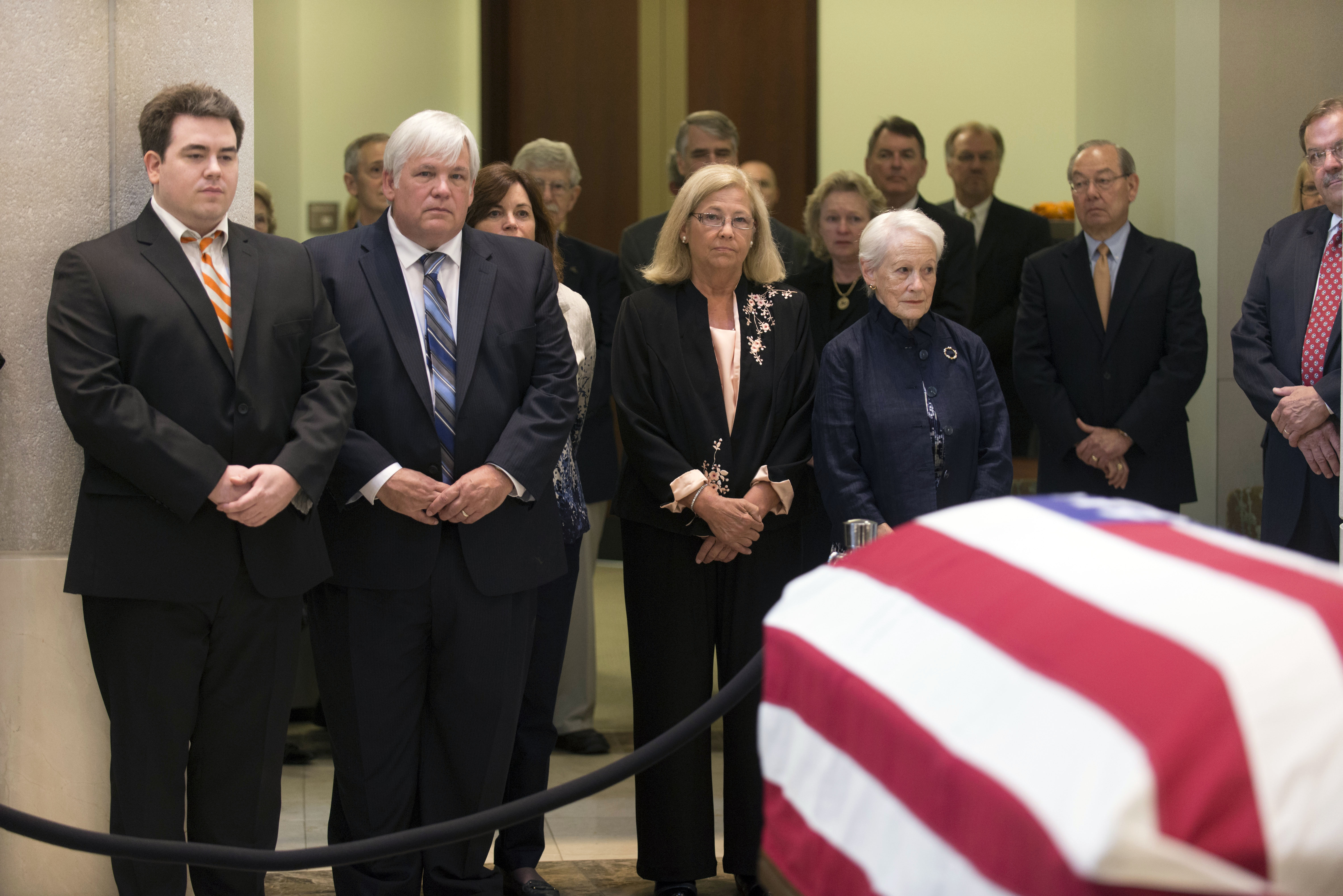 Mourners pay respects to Sen. Howard Baker Jr.