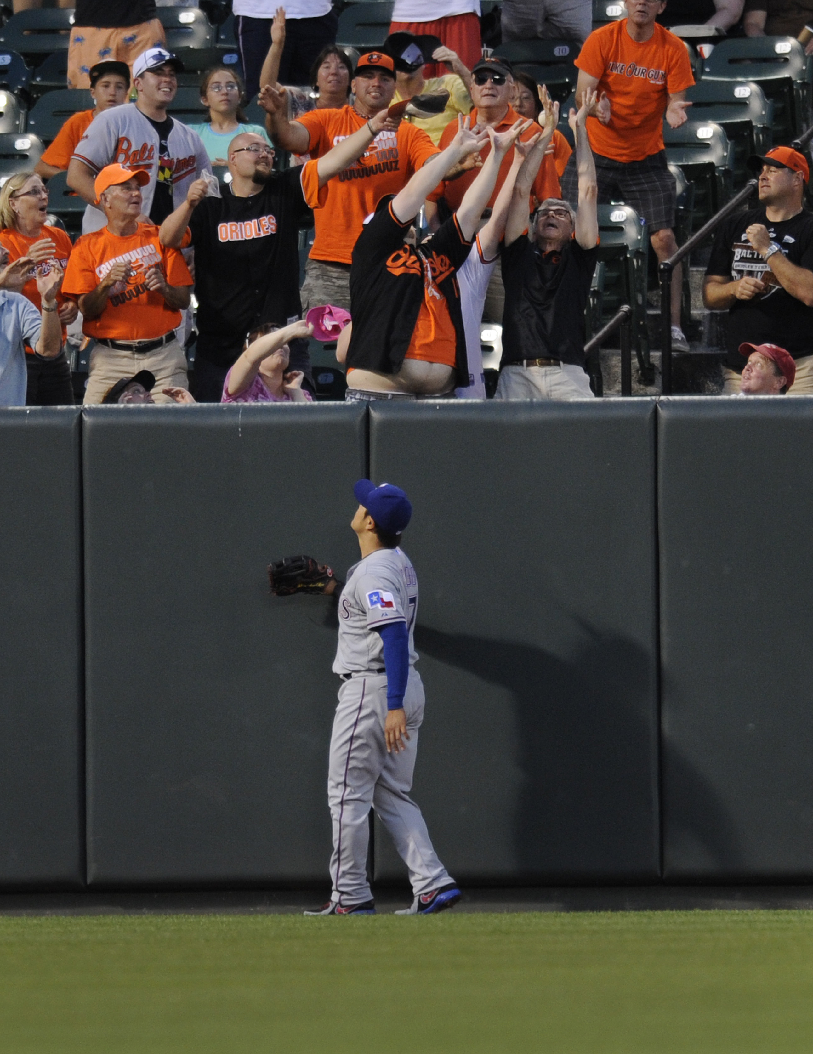 Orioles hit 4 HRs off Saunders, beat Rangers 7-1