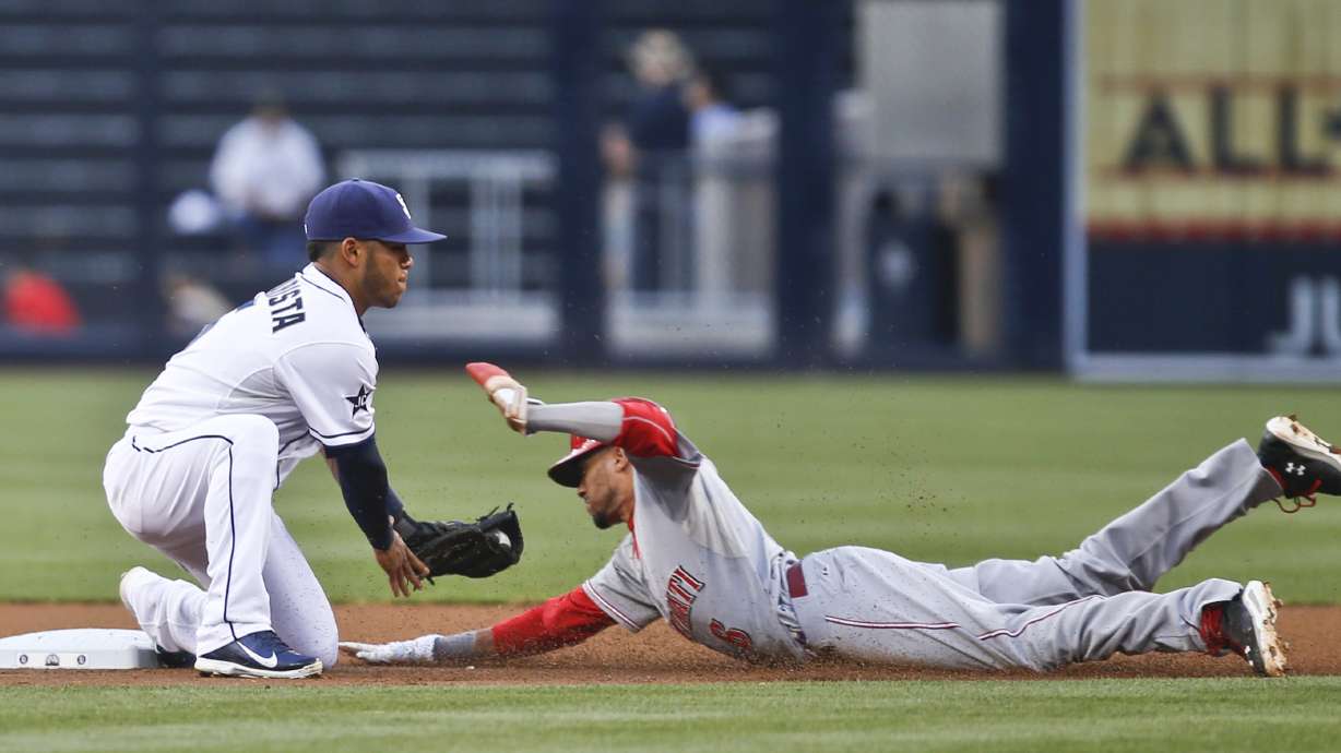 Reds' Latos is sharp, but loses to Padres 1-0