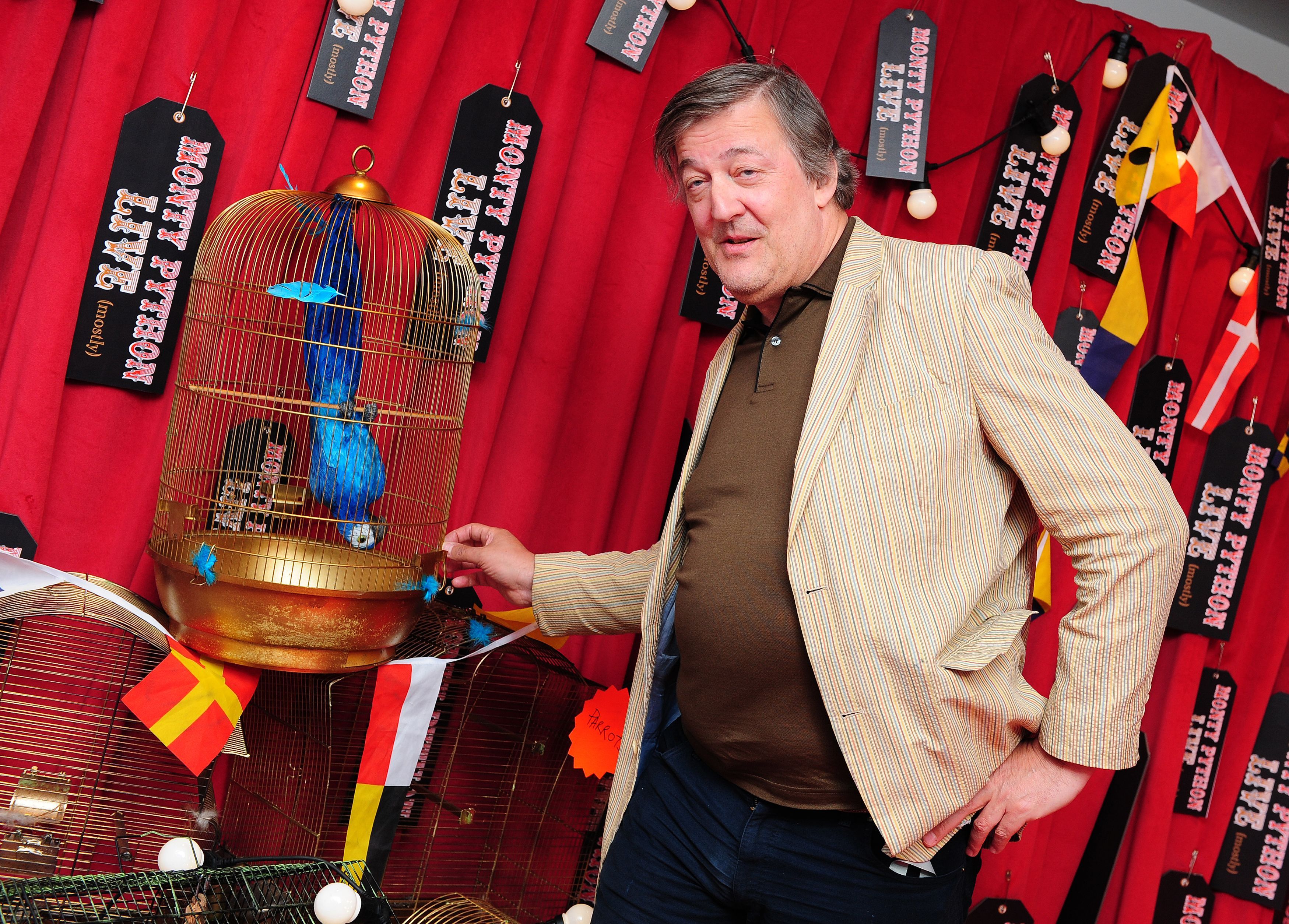 Dead parrots and lumberjacks please Python fans