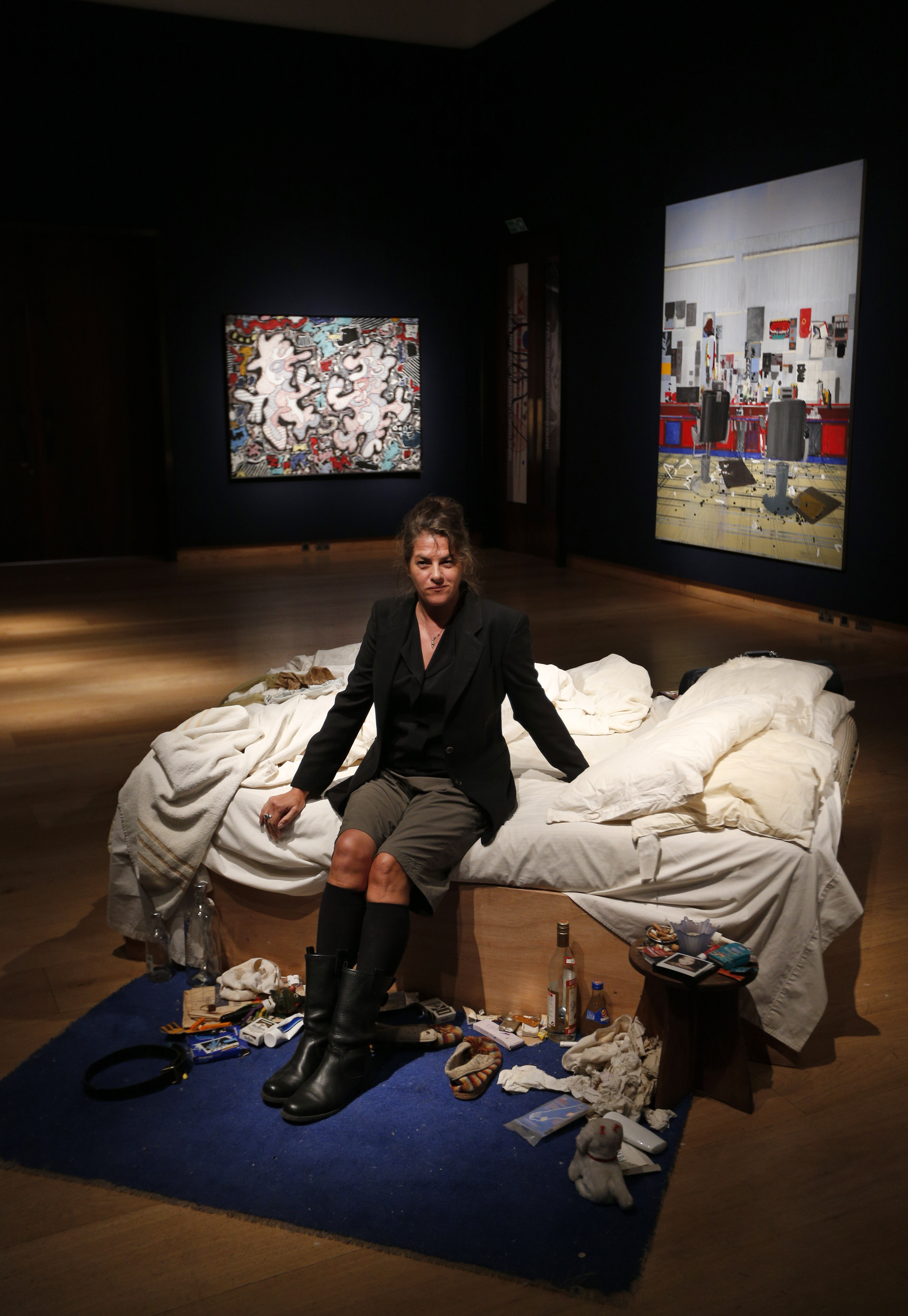 Artist Emin's messy bed sells for $4.4 million