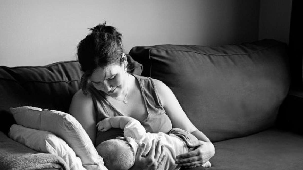 Male barista earns praise for defending breastfeeding mom