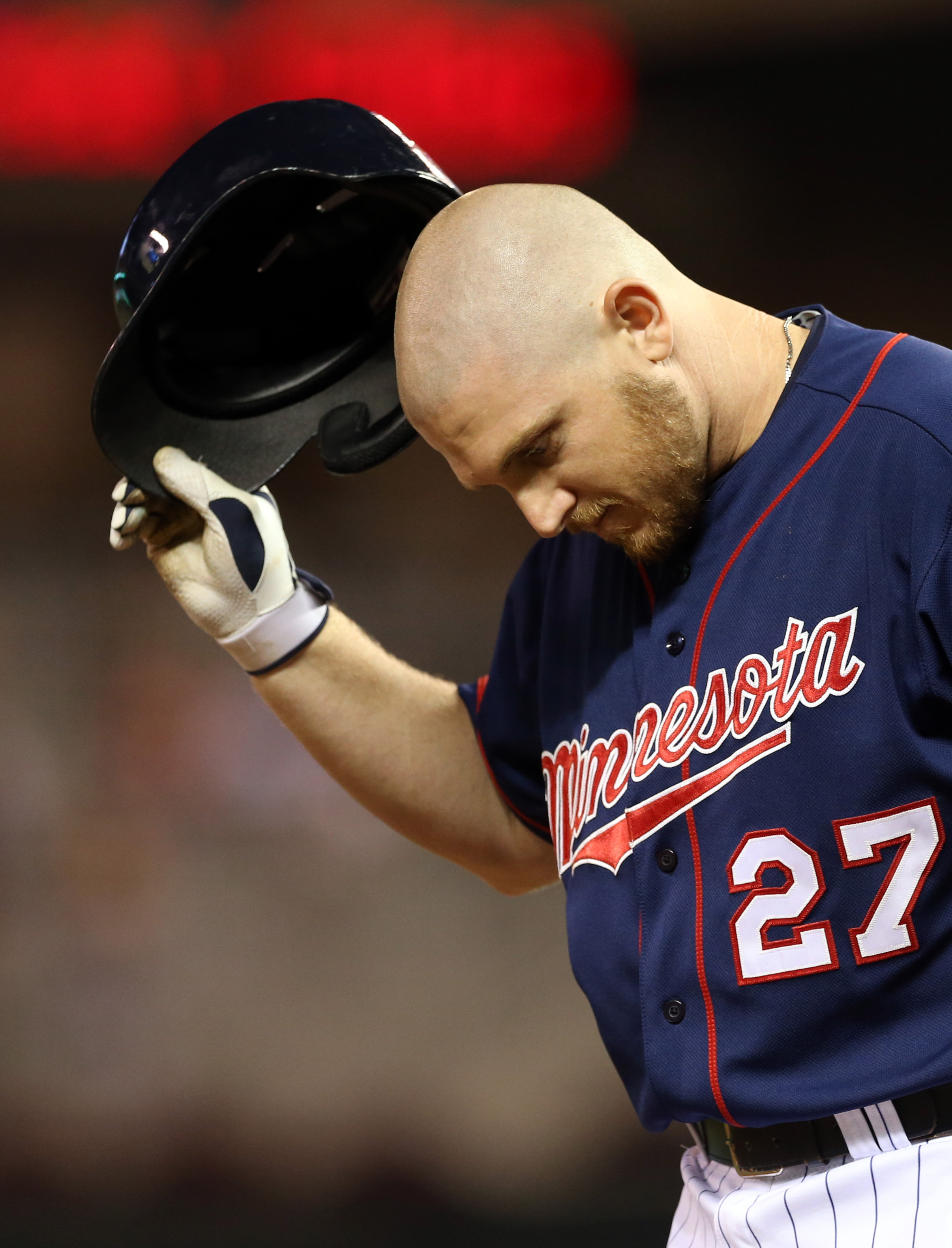 Hughes hits wall as Twins fall to Yankees 7-4