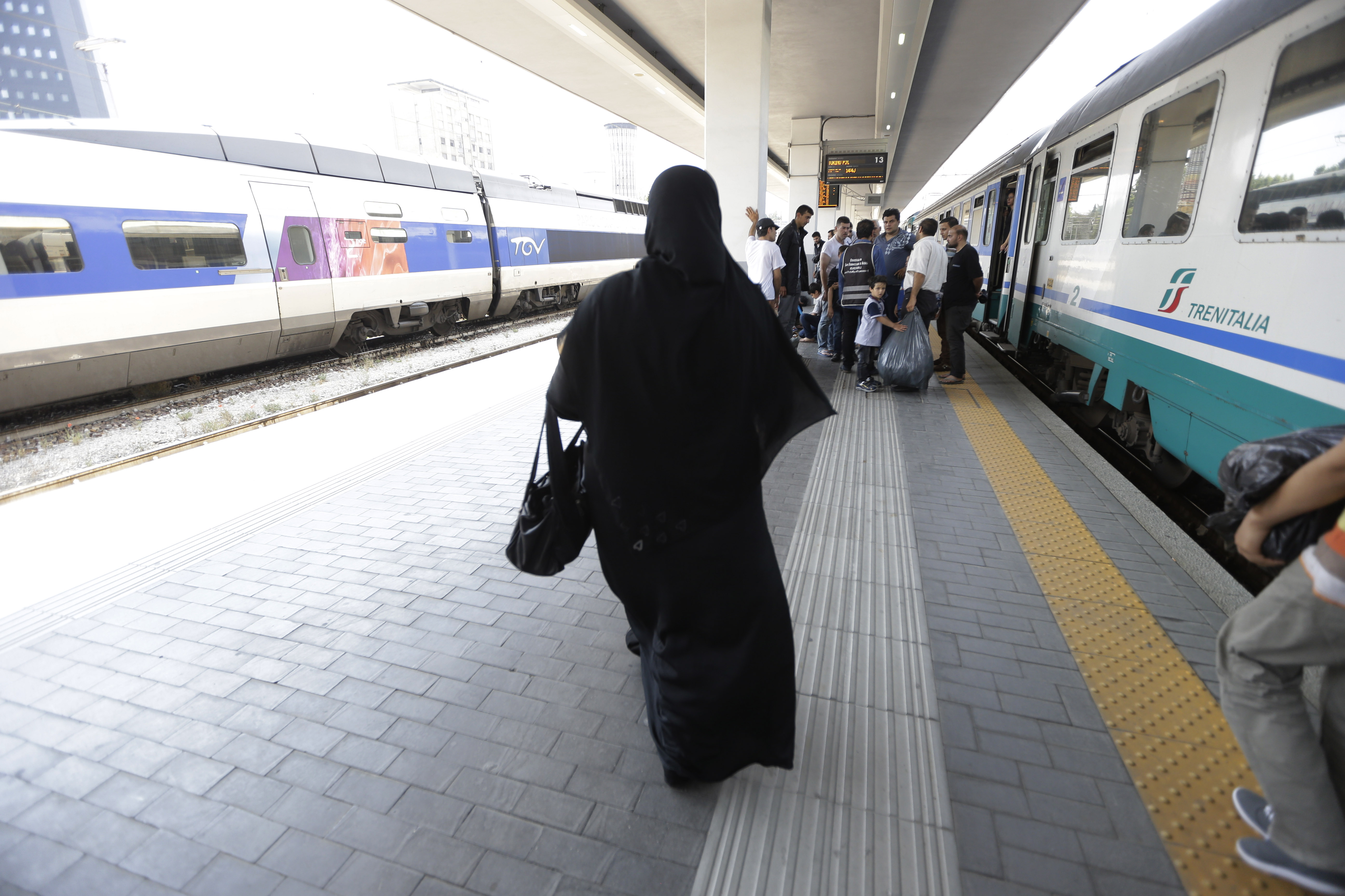 Italy not fingerprinting many migrants despite law