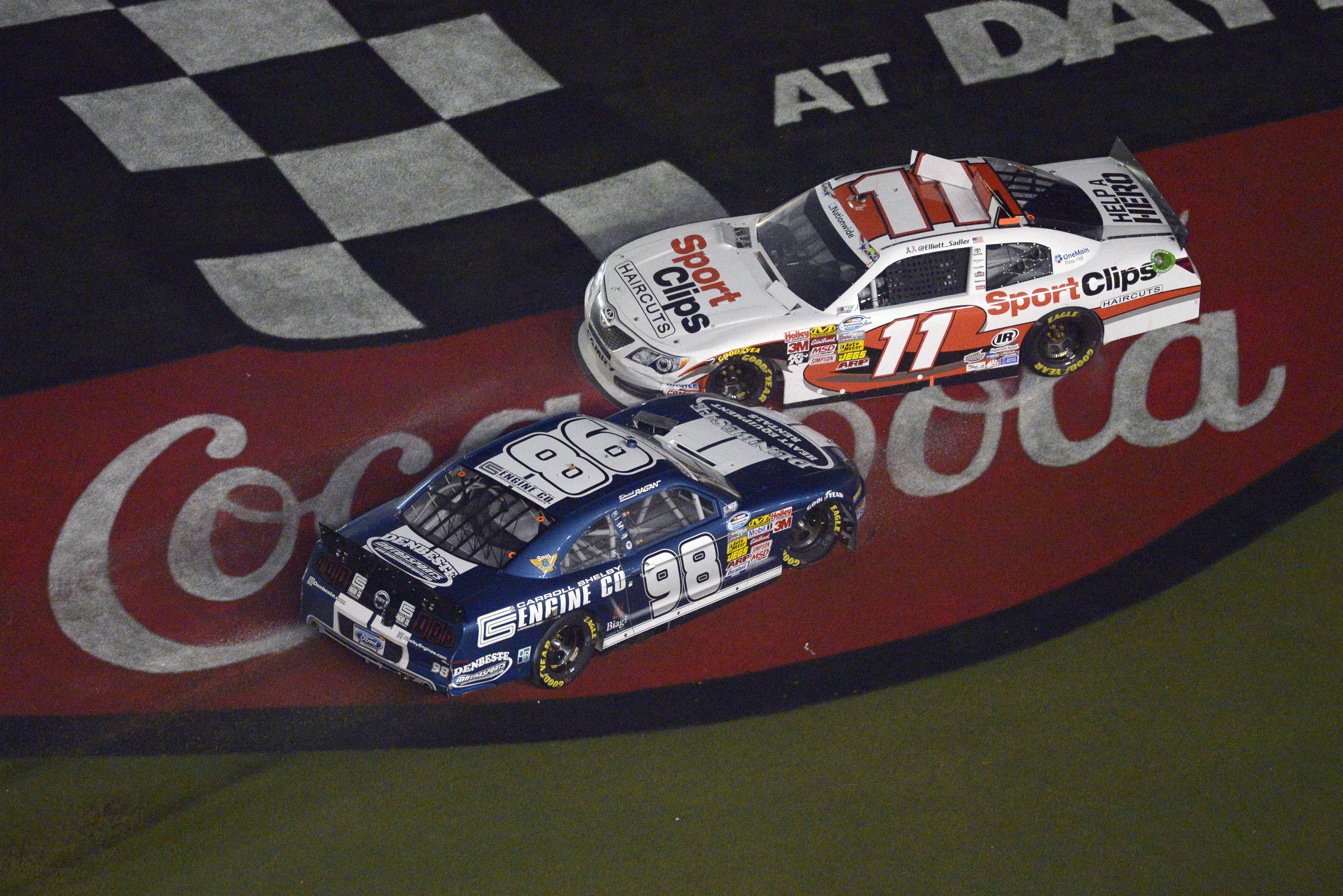 Kasey Kahne nips Smith at Daytona finish line