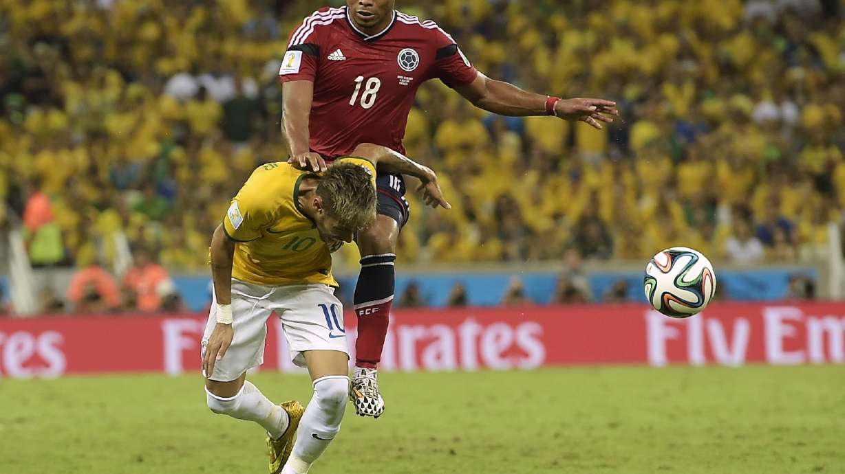 Zuniga apologizes to Neymar for tackle