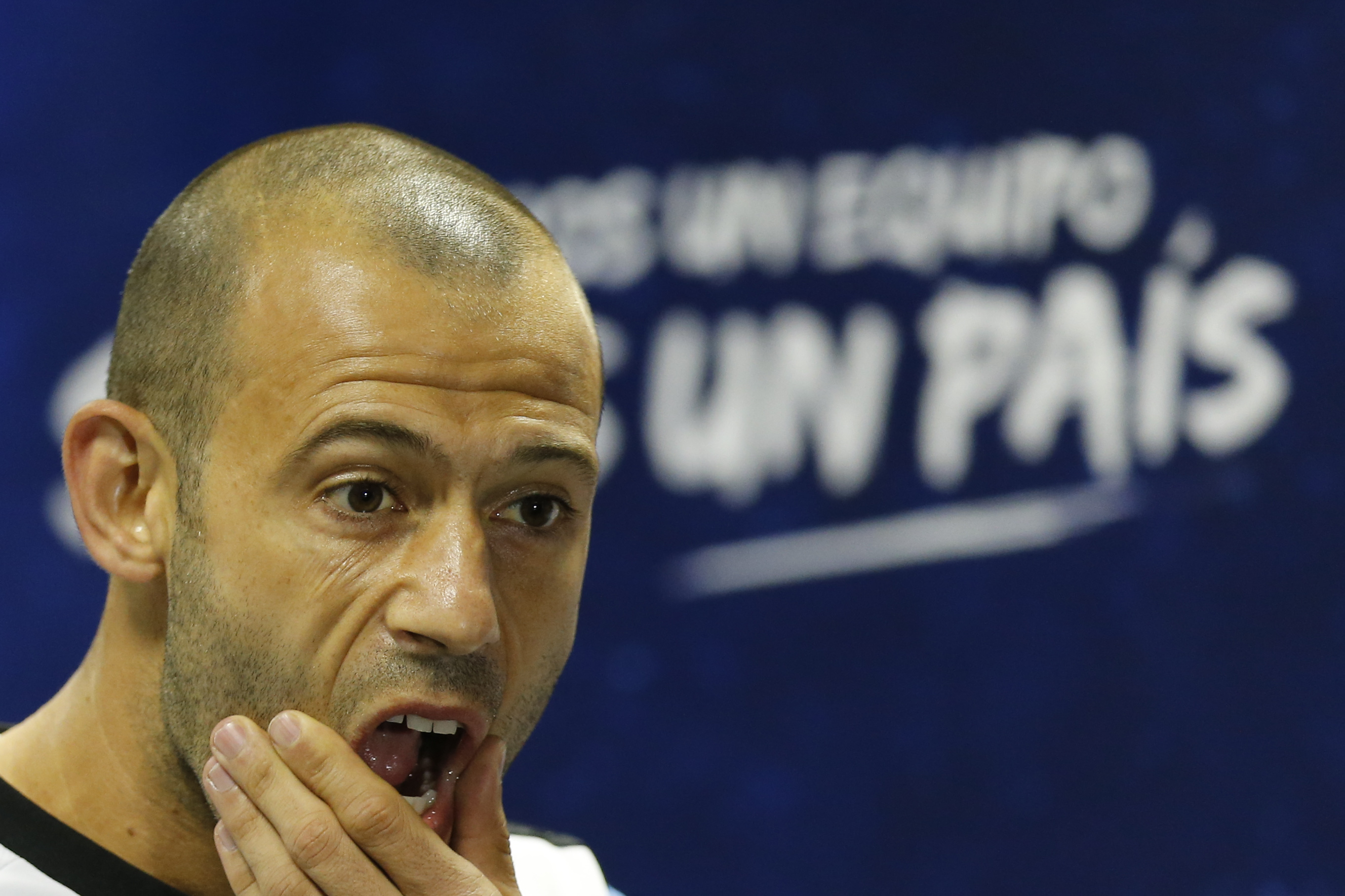 Mascherano, Argentina's captain without an armband