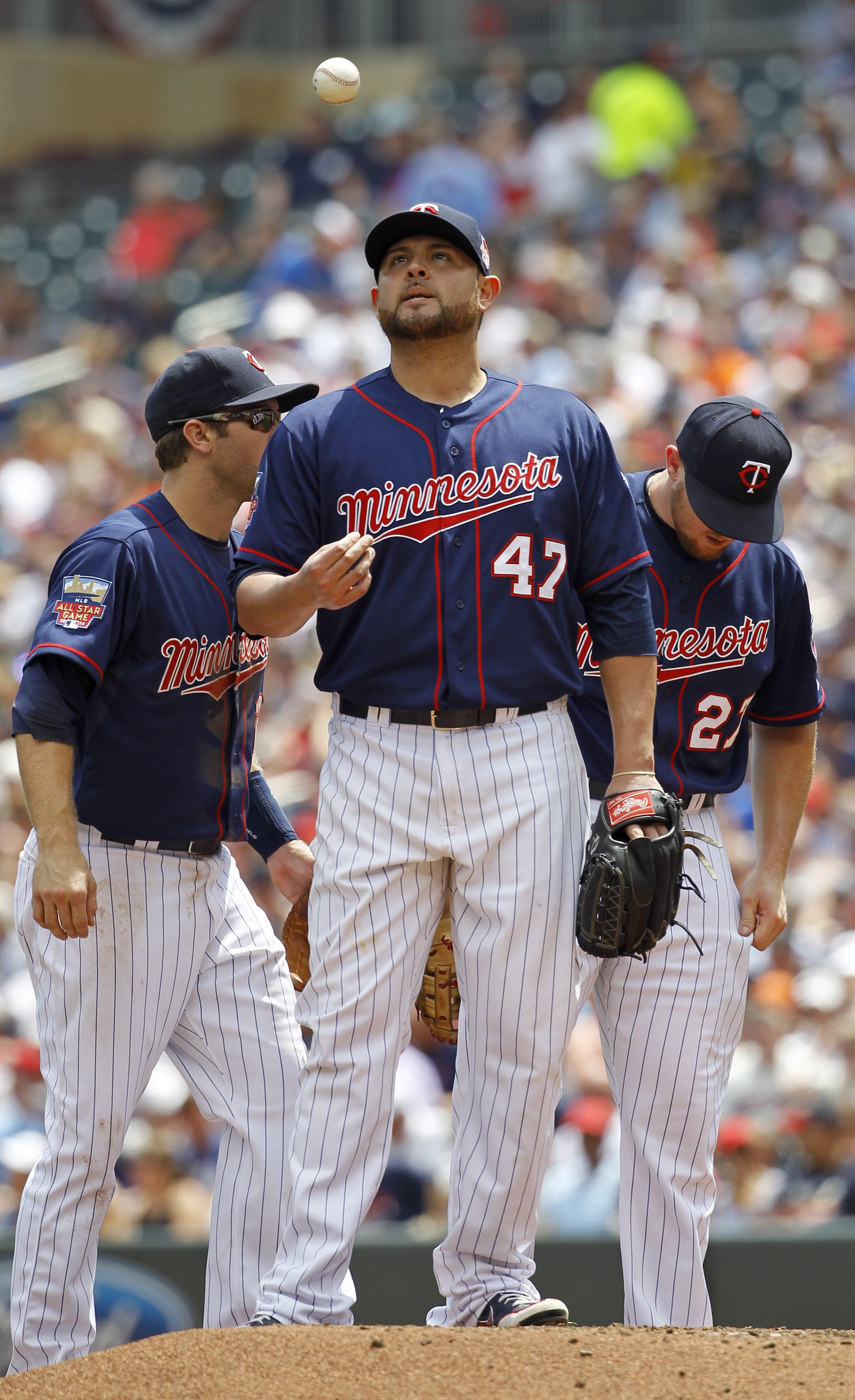 Twins' RHP Nolasco sidelined by elbow soreness
