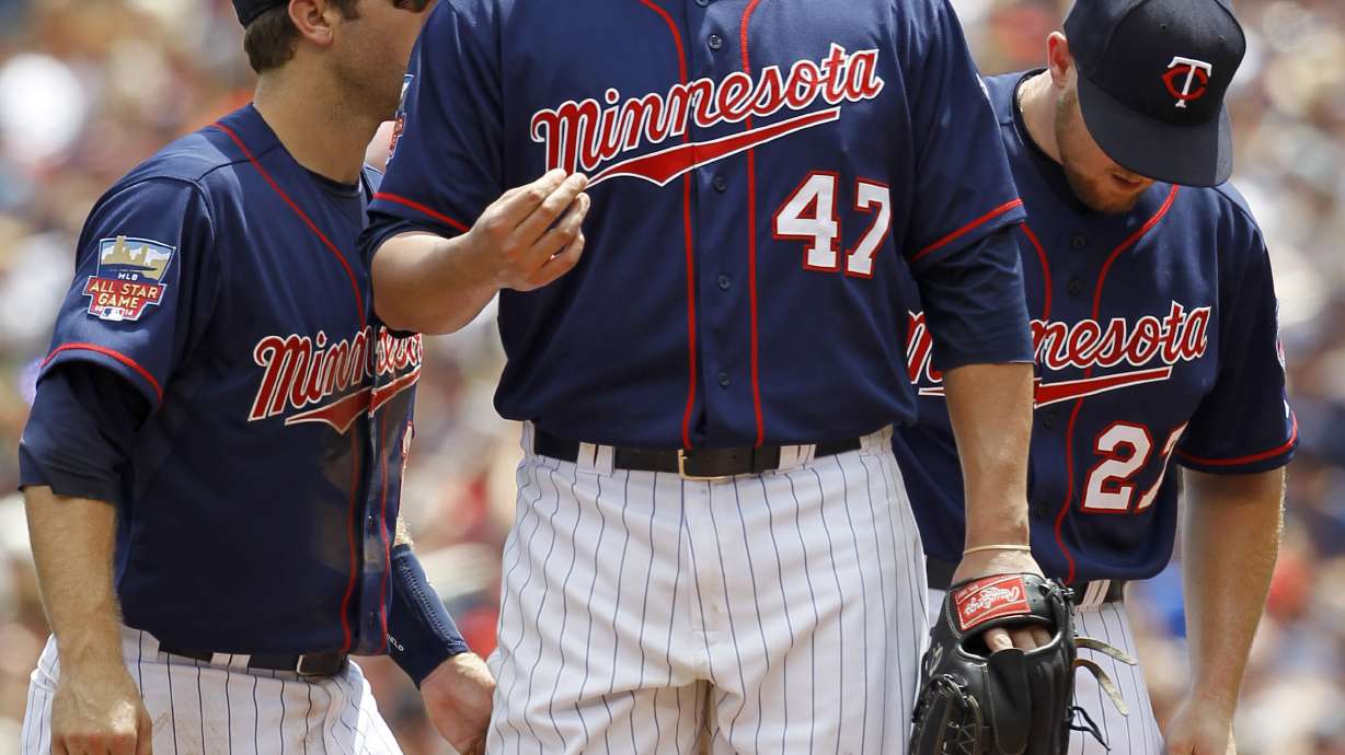 Twins' RHP Nolasco sidelined by elbow soreness
