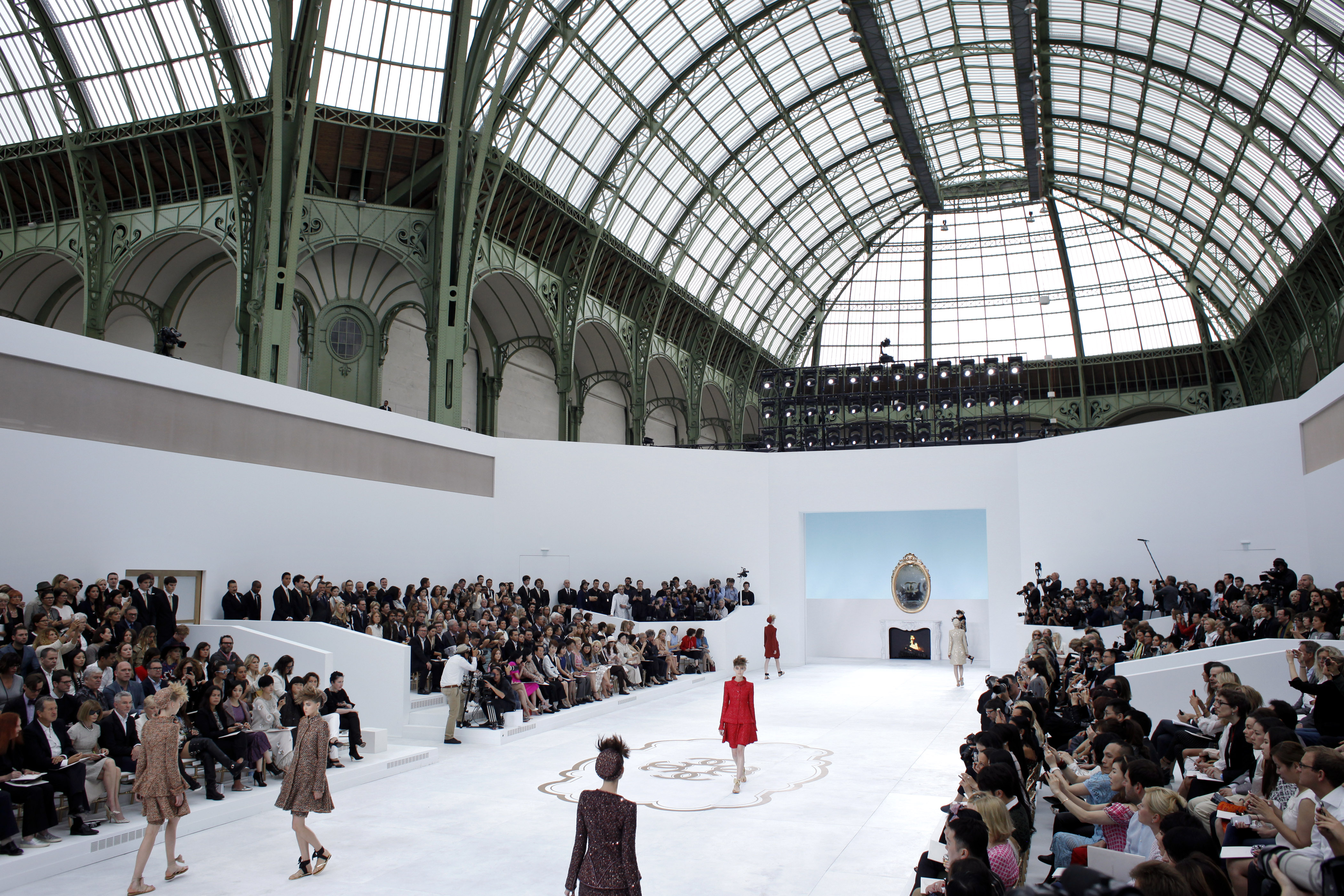 Pink, Hudson, Leto make Armani a celebrity circus