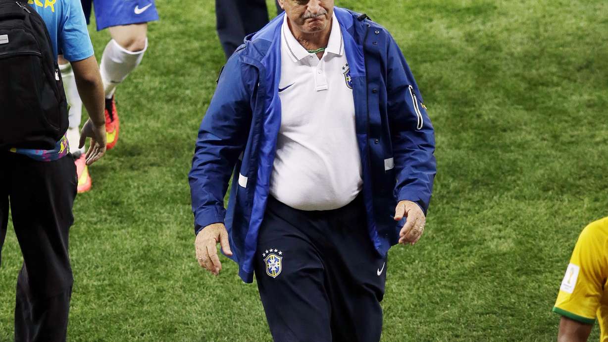 Scolari apologizes for Brazil's World Cup failure