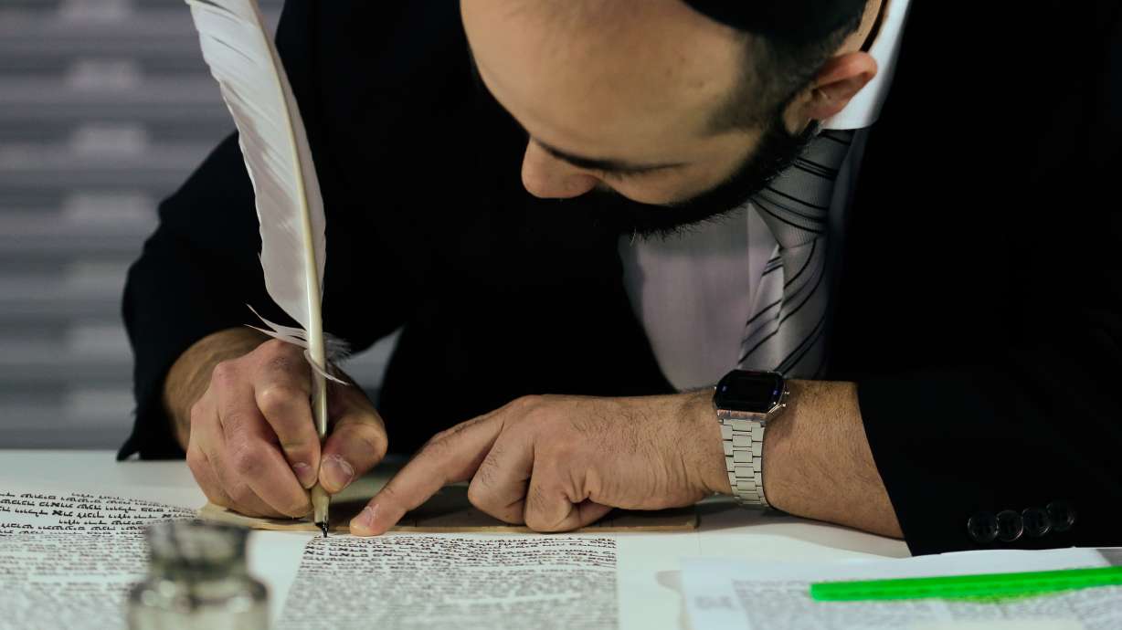 Robot writes Torah at Berlin's Jewish Museum