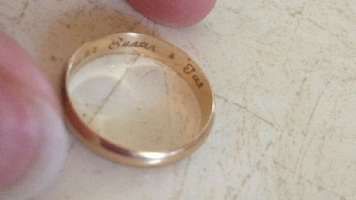 Woman finds gold ring, searches for owner