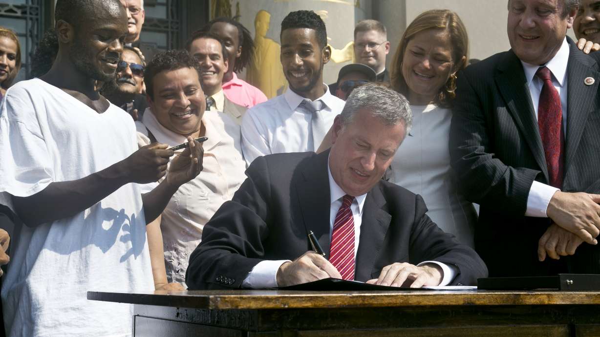 Mayor signs law to create NYC municipal ID cards