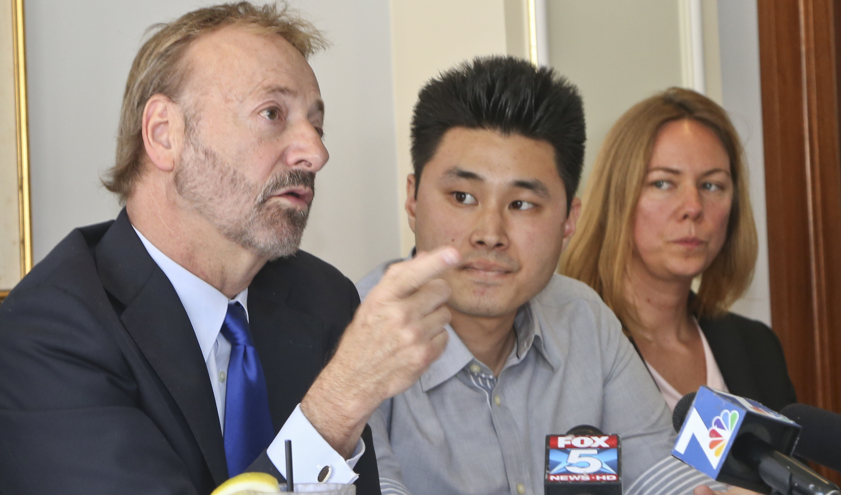 Man left in DEA cell says lights were turned off