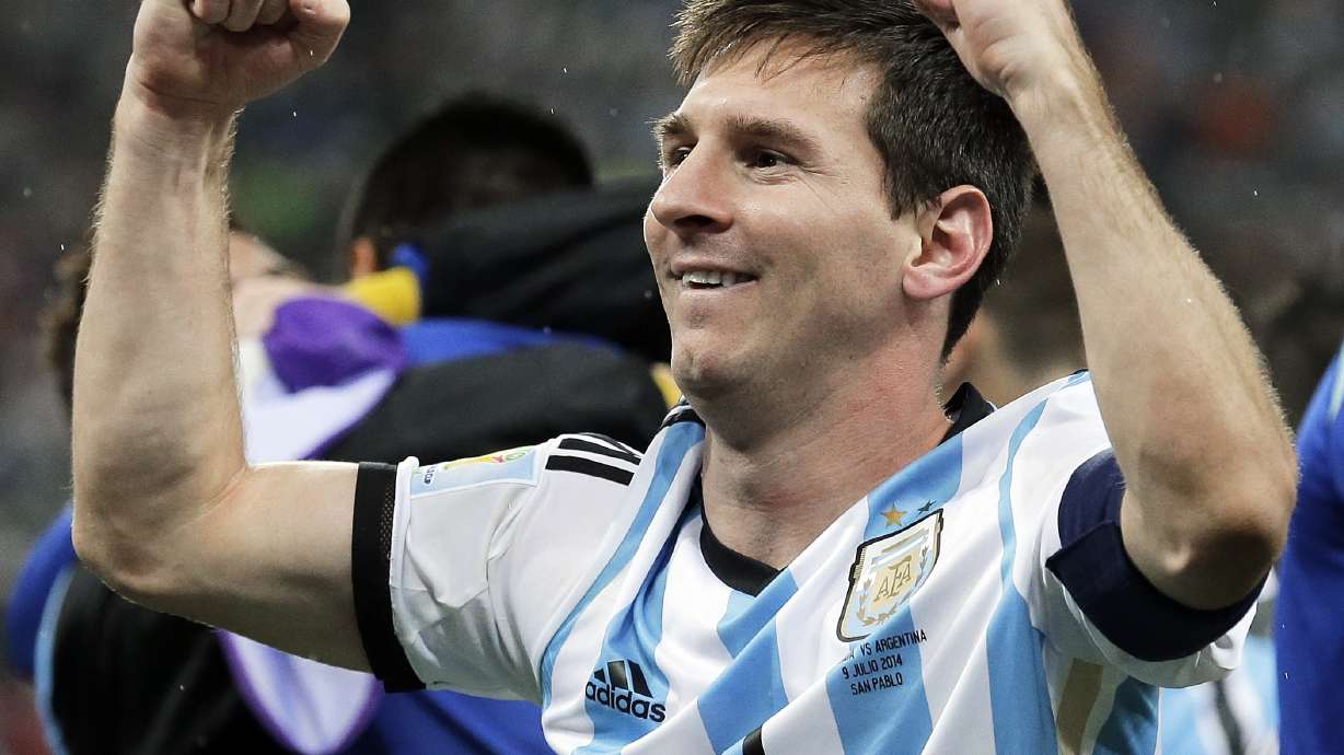 Messi, Neymar on 10-man best player award list