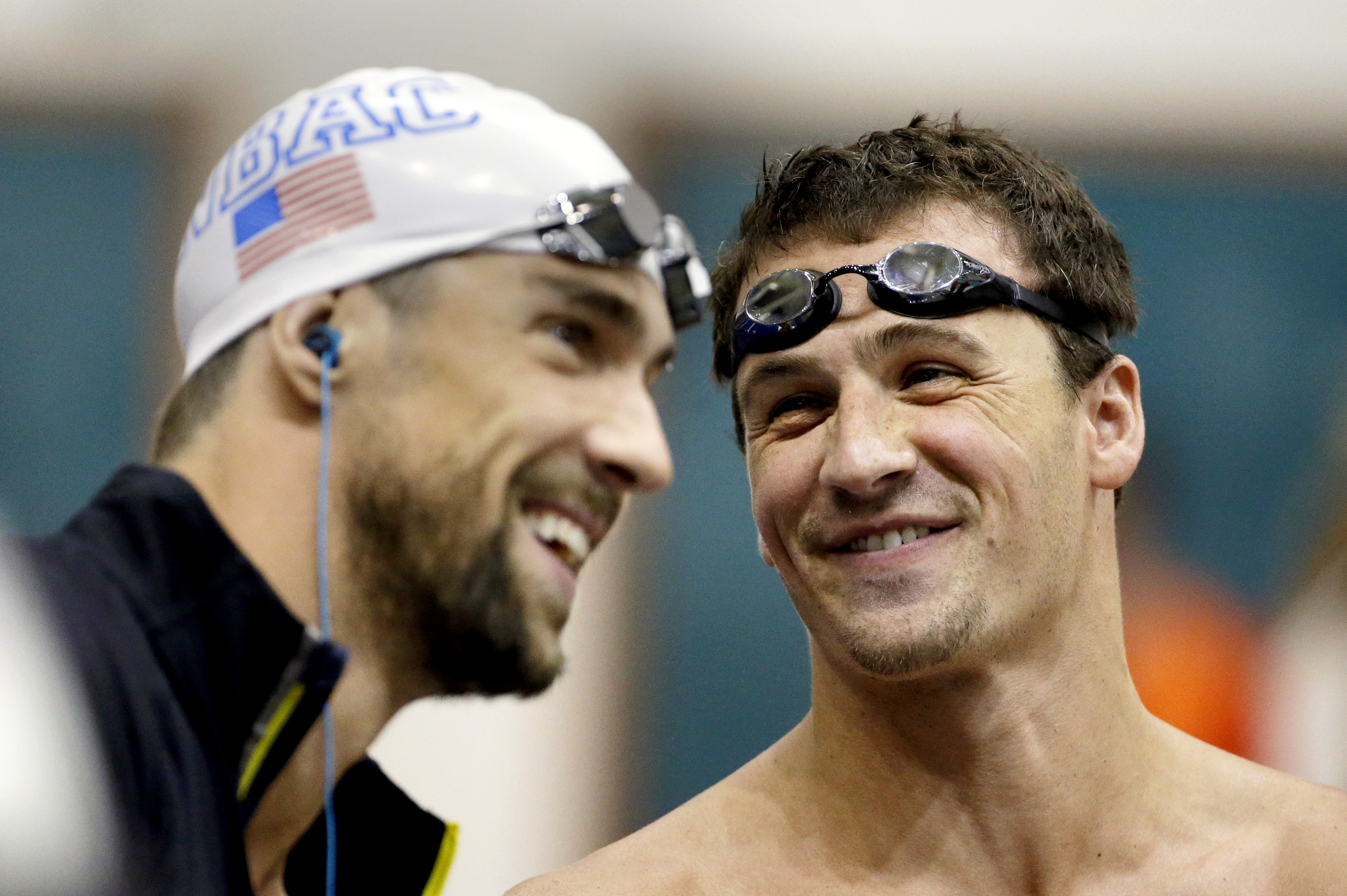 Phelps edges Lochte in 100 backstroke