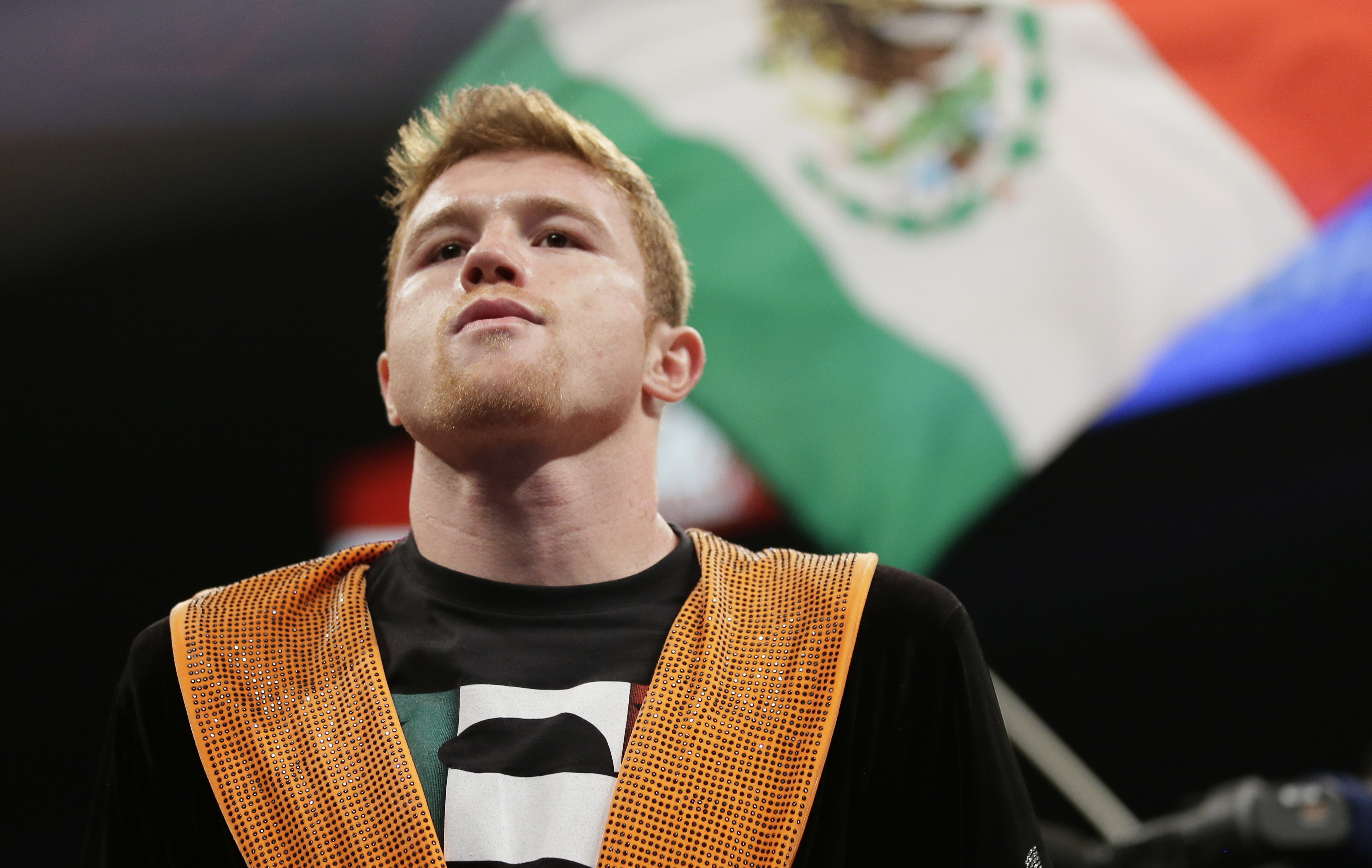 Alvarez wins split decision over Lara