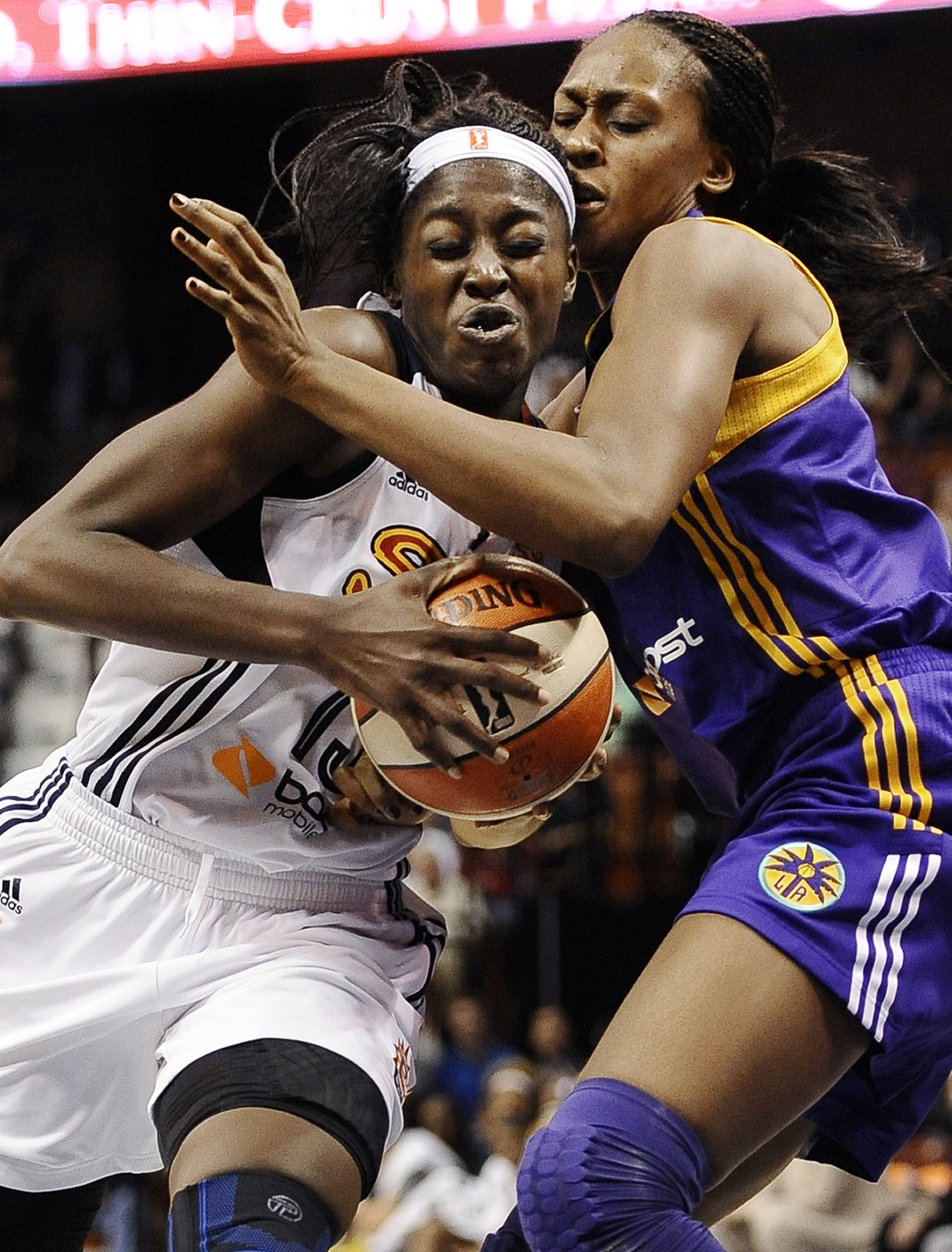 Sparks surge past Sun for 90-64 win