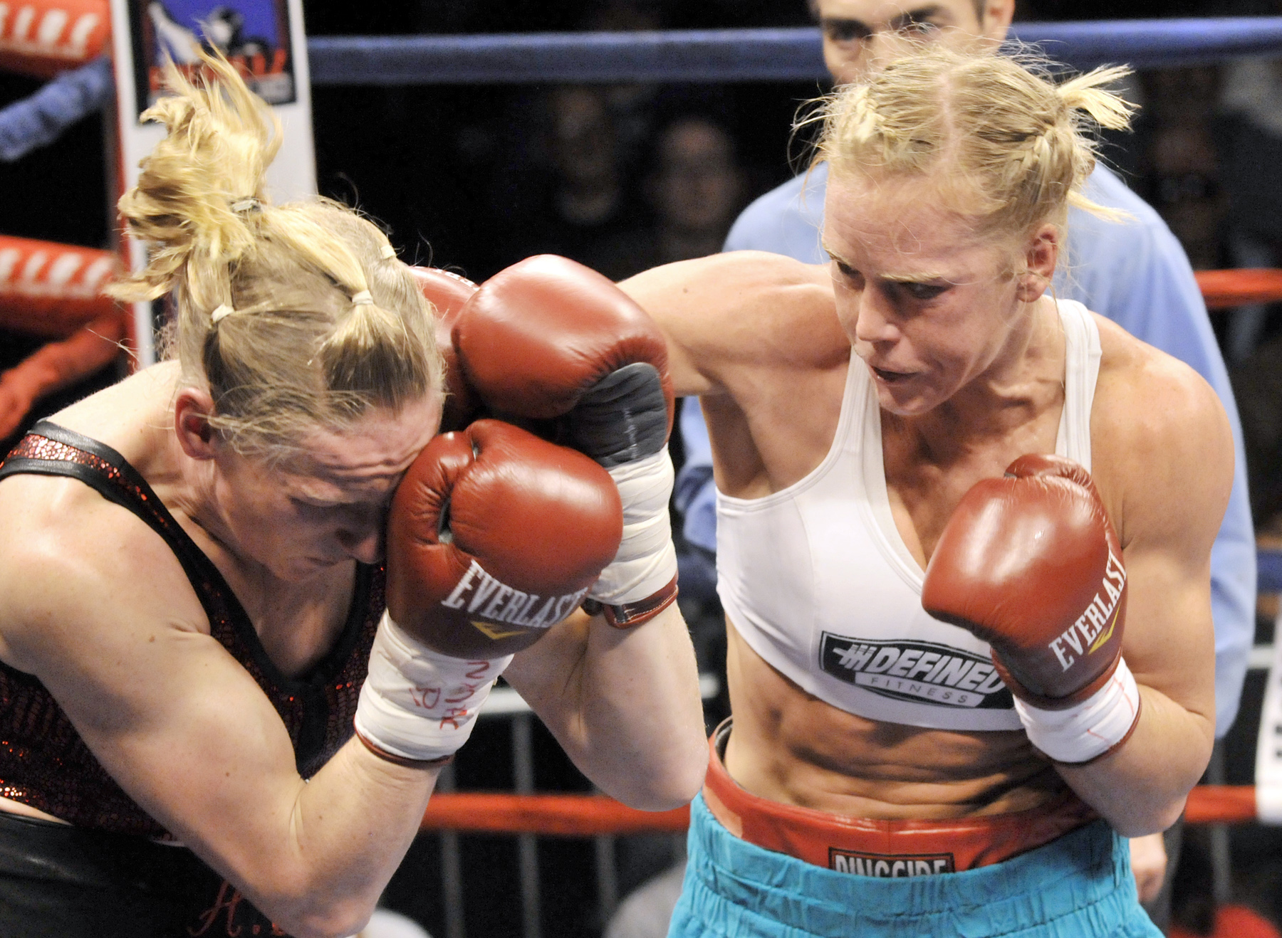 Former boxer Holly Holm signs with UFC