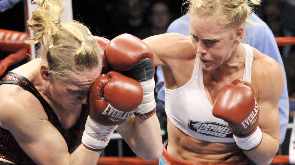 Former boxer Holly Holm signs with UFC
