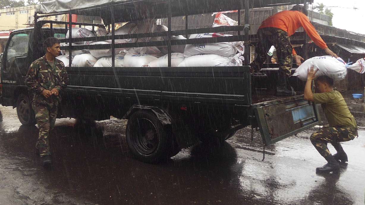 Typhoon shifts slightly from Manila, leaves 1 dead
