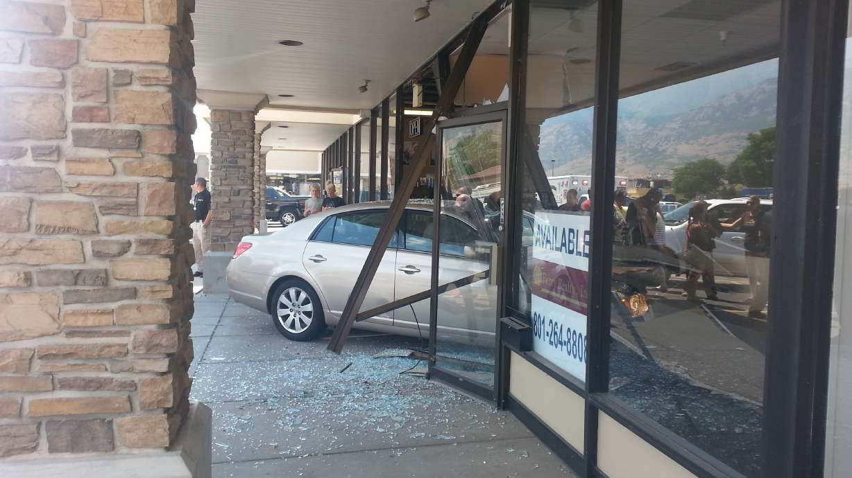 Car crashes into salon in American Fork