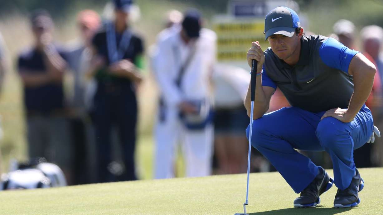 Rory McIlroy builds a 4-shot lead at British Open