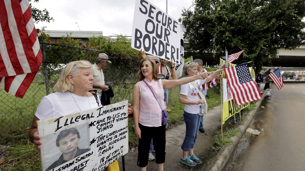 US communities diverge on child migrant response