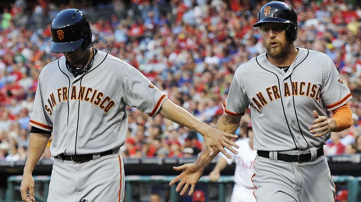 Lee struggles in return, Giants beat Phillies 7-4