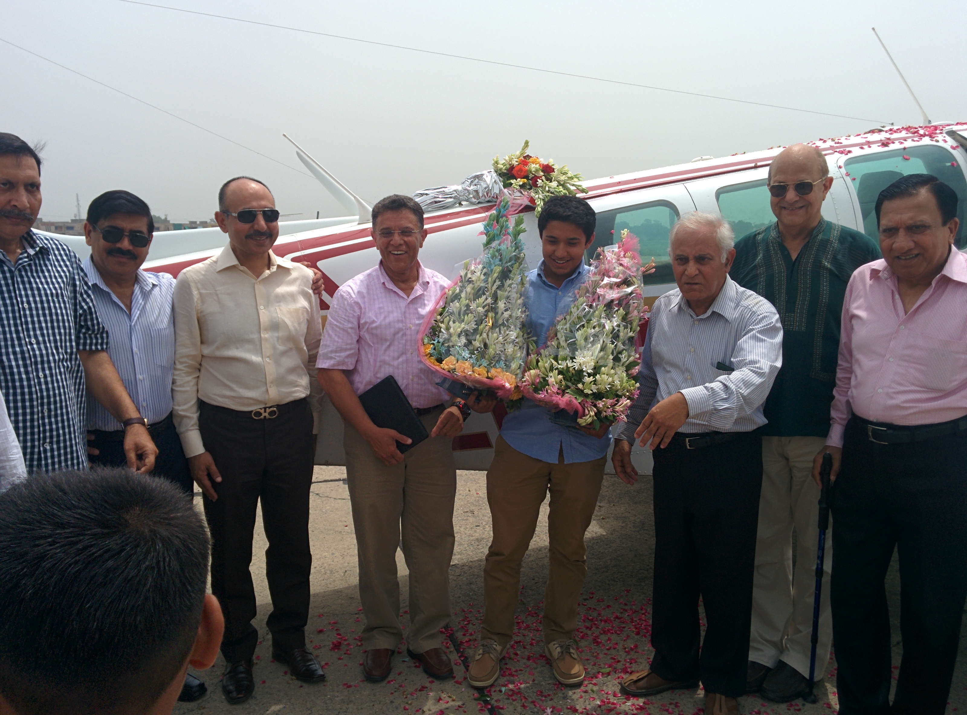 Witness: Teen's plane didn't show obvious distress